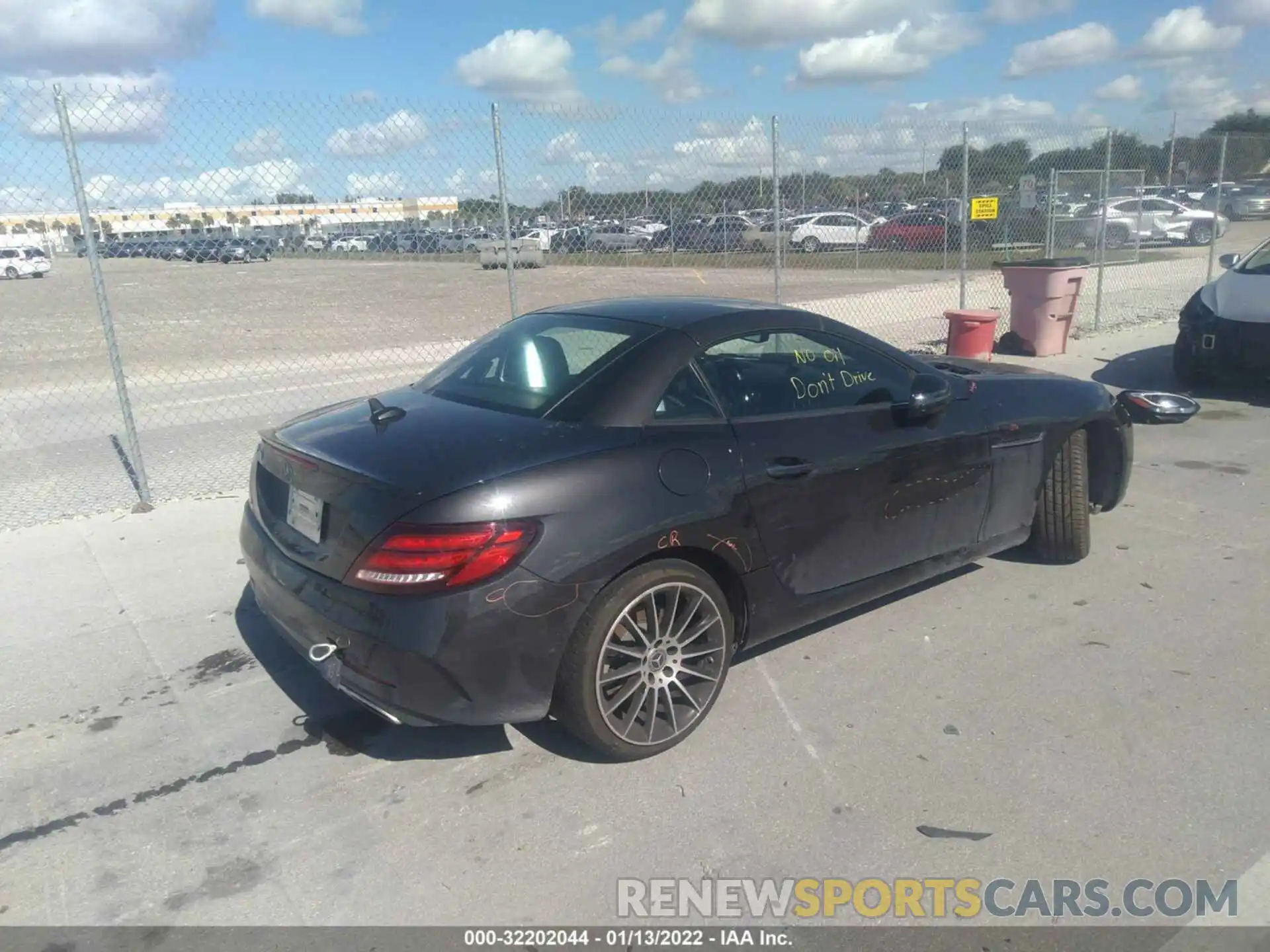 4 Photograph of a damaged car WDDPK3JAXKF157705 MERCEDES-BENZ SLC 2019