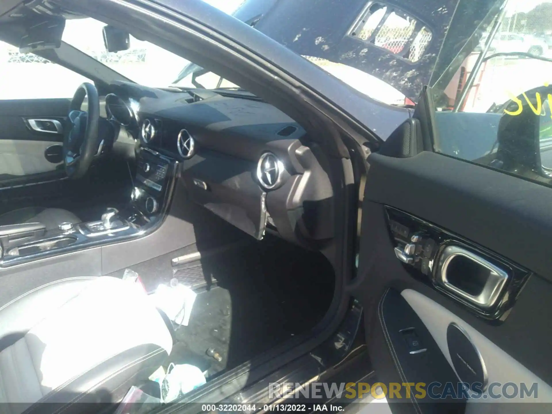 5 Photograph of a damaged car WDDPK3JAXKF157705 MERCEDES-BENZ SLC 2019