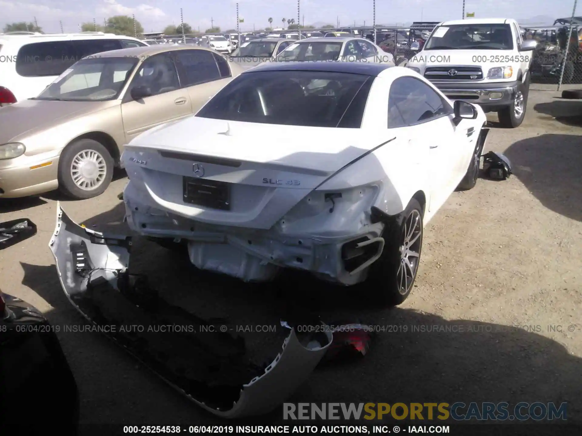 4 Photograph of a damaged car WDDPK6GA2KF158145 MERCEDES-BENZ SLC 2019