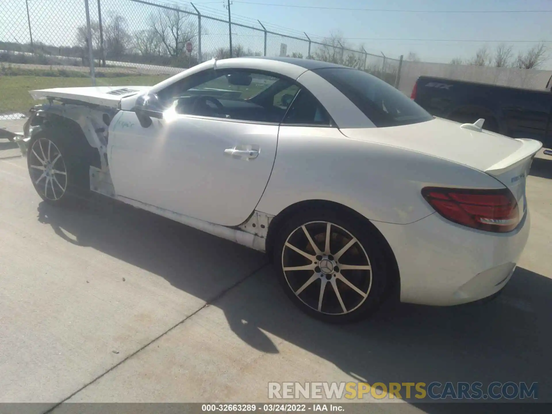 3 Photograph of a damaged car WDDPK6GA6KF161081 MERCEDES-BENZ SLC 2019