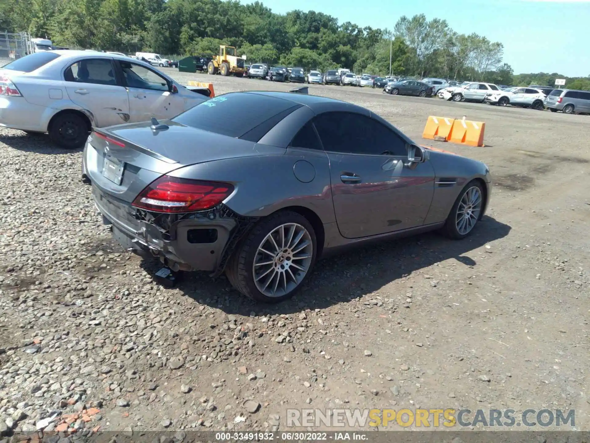 4 Photograph of a damaged car W1KPK3JA2LF169977 MERCEDES-BENZ SLC 2020