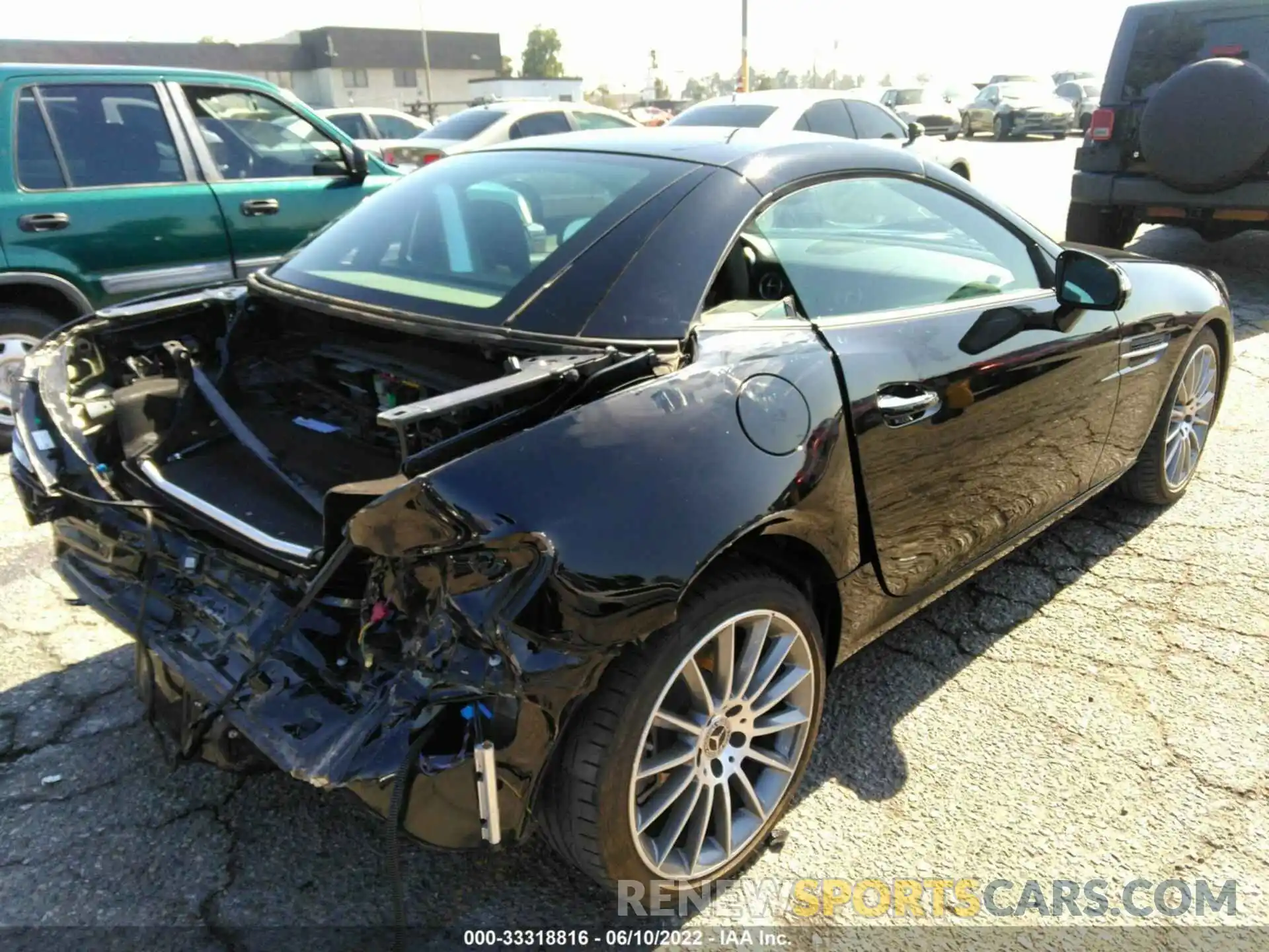 4 Photograph of a damaged car W1KPK3JA3LF169941 MERCEDES-BENZ SLC 2020