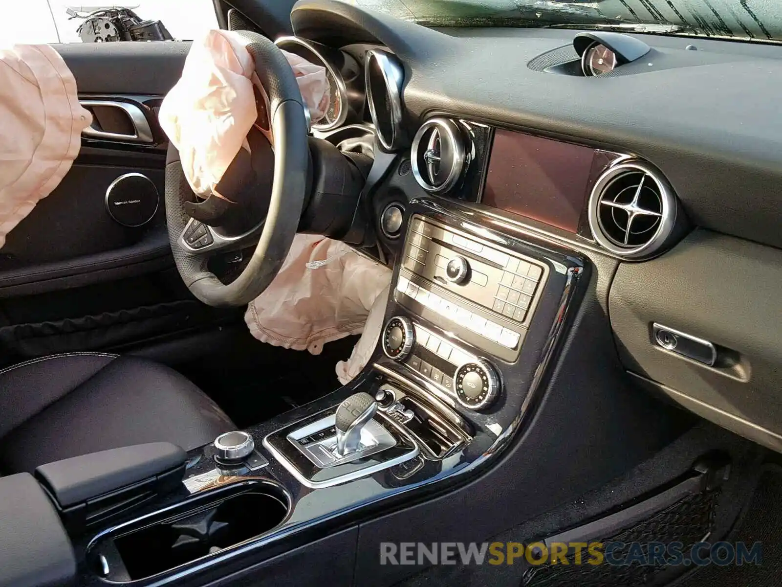 9 Photograph of a damaged car WDDPK3JA4KF159319 MERCEDES-BENZ SLC 300 2019