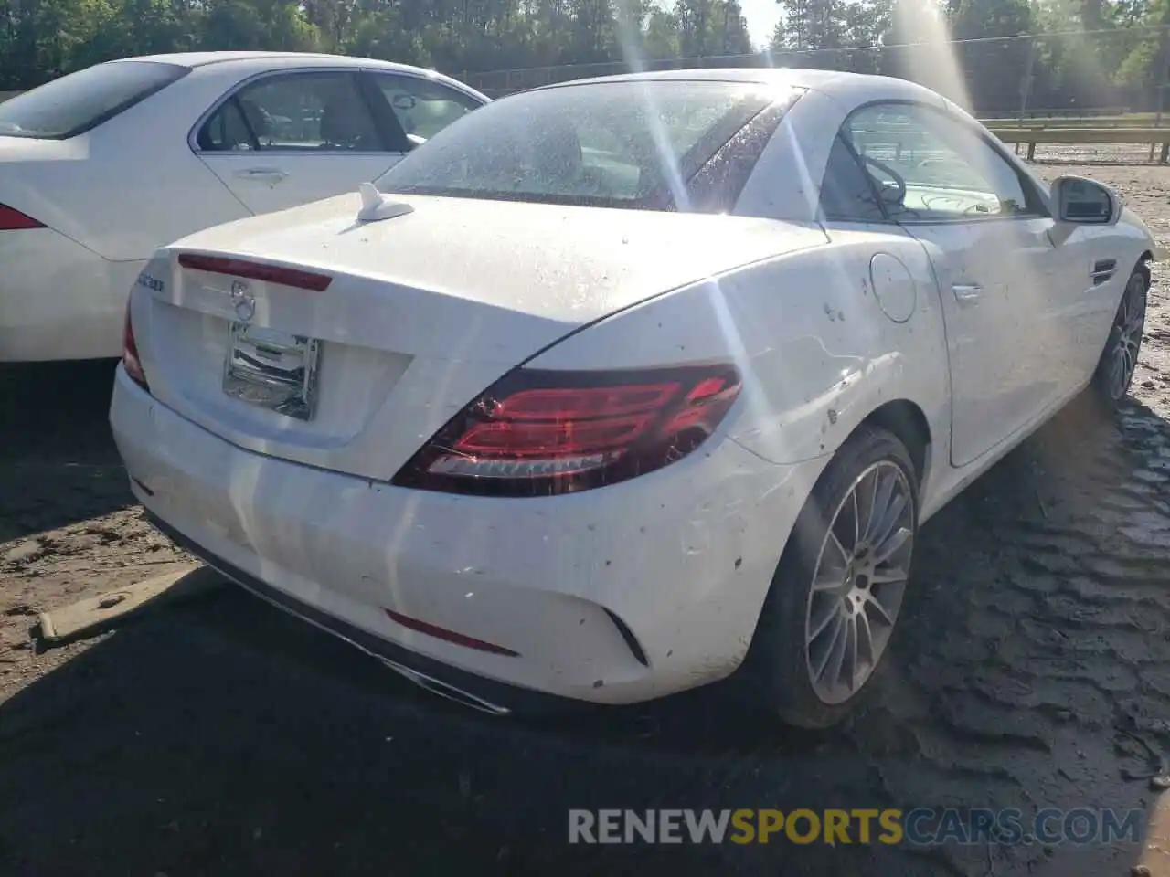 4 Photograph of a damaged car W1KPK3JA4LF171598 MERCEDES-BENZ SLC-CLASS 2020