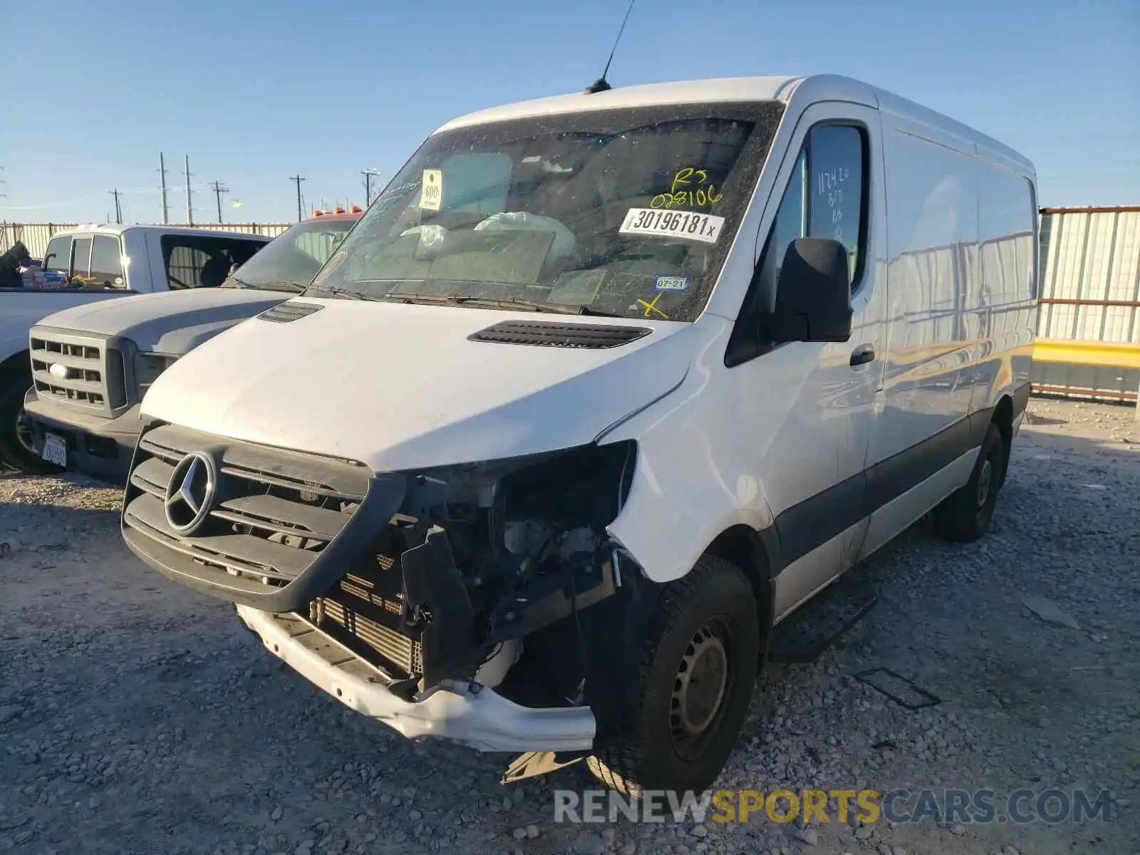 2 Photograph of a damaged car WD3PF0CD0KP028106 MERCEDES-BENZ SPRINTER 2019