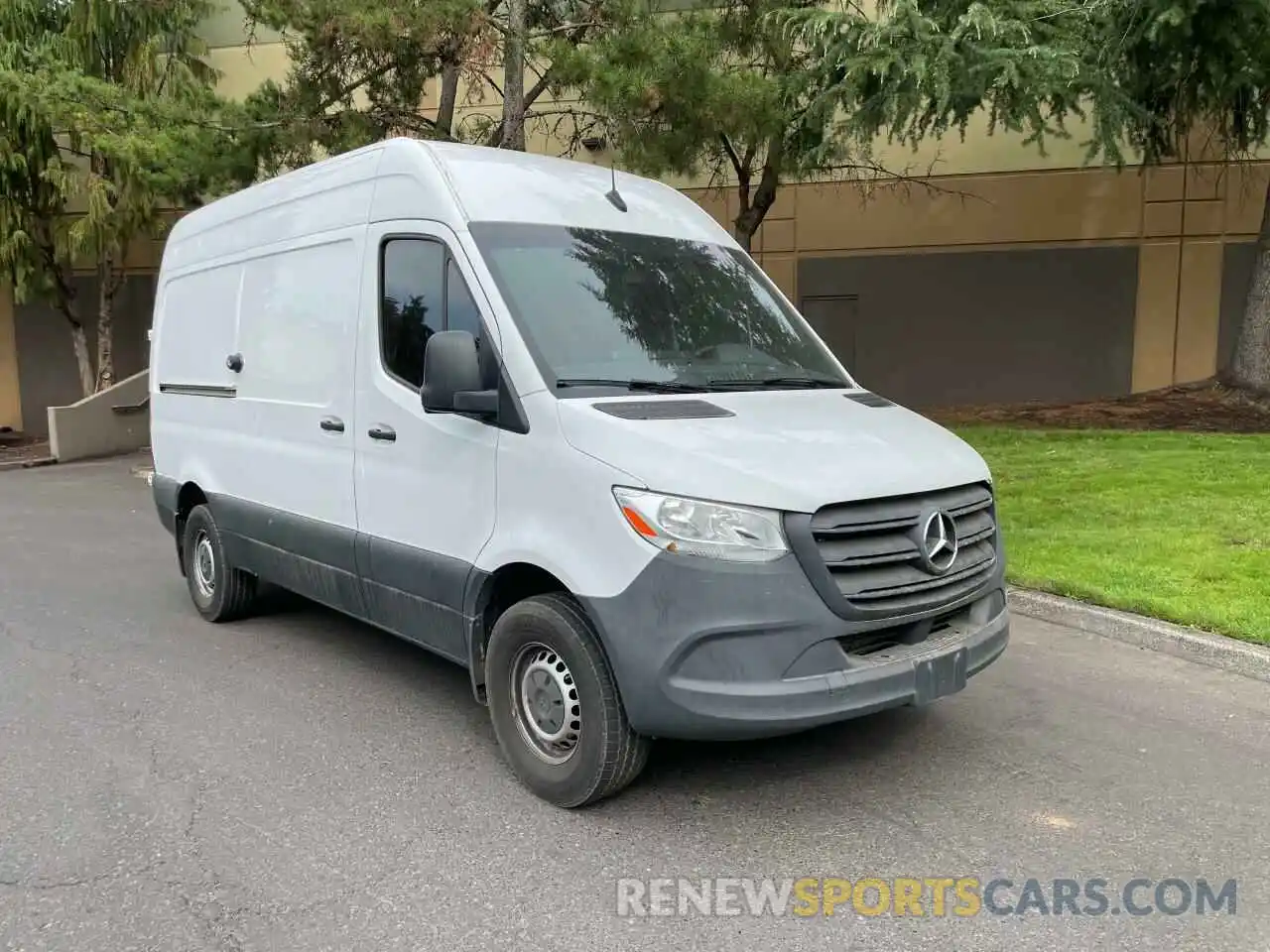 1 Photograph of a damaged car WD3PF0CD1KT003612 MERCEDES-BENZ SPRINTER 2019