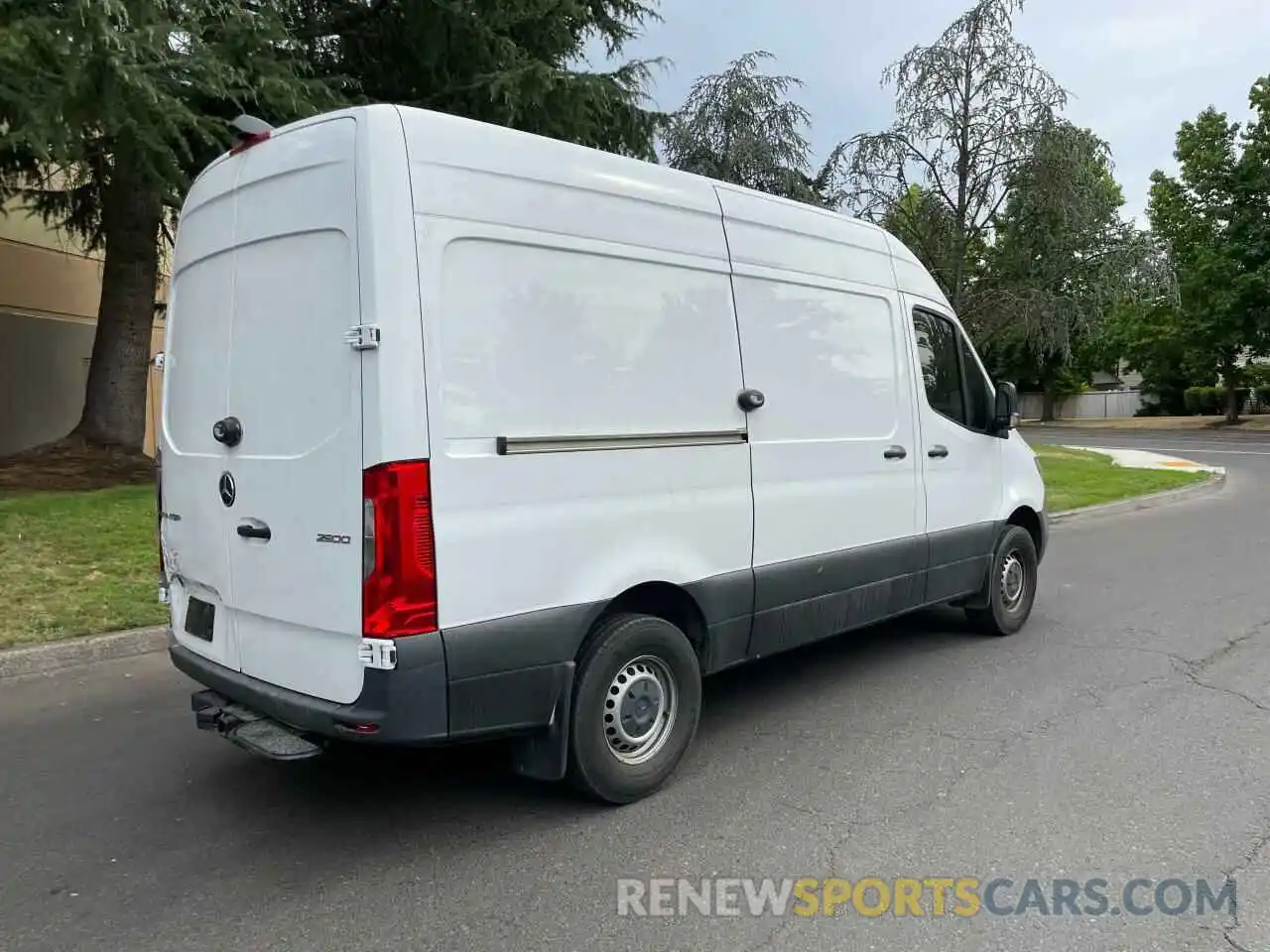 4 Photograph of a damaged car WD3PF0CD1KT003612 MERCEDES-BENZ SPRINTER 2019