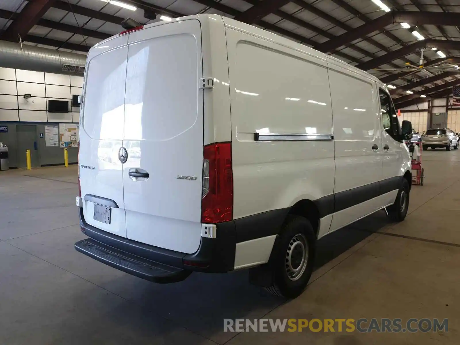 4 Photograph of a damaged car WD3PF0CD2KP038345 MERCEDES-BENZ SPRINTER 2019