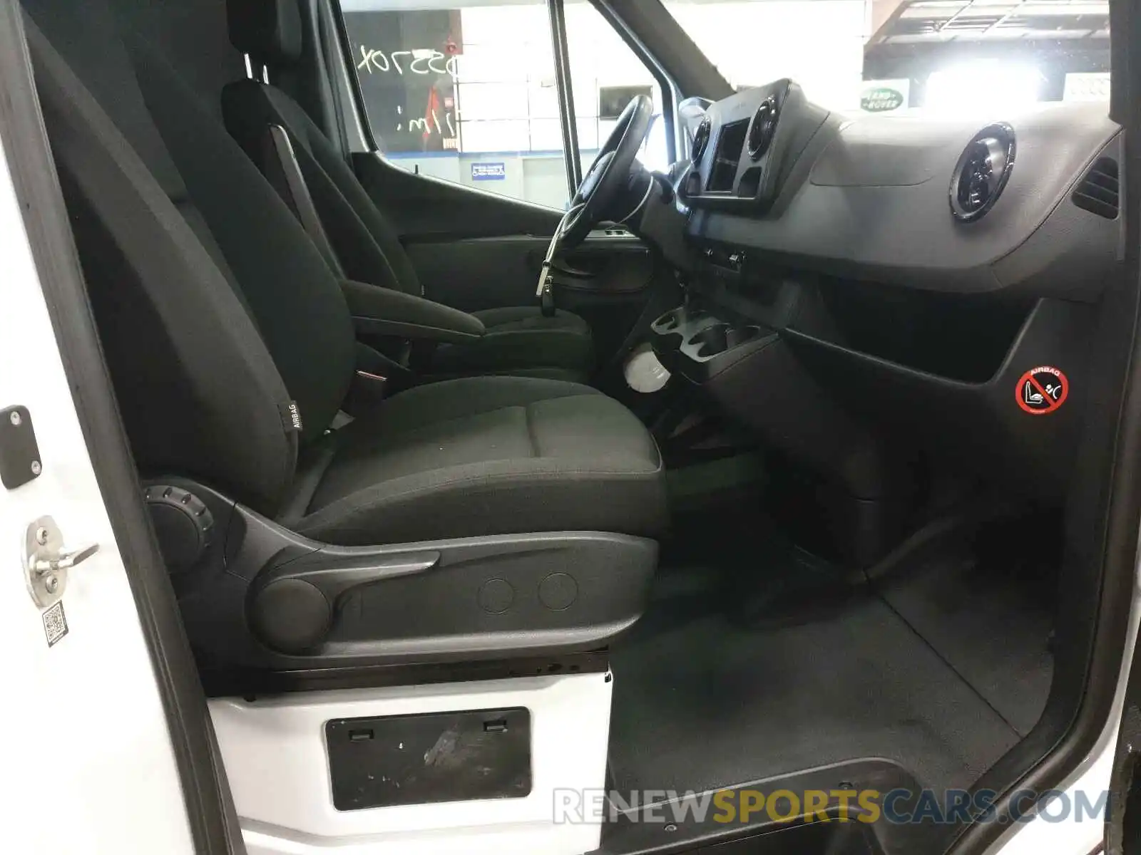 5 Photograph of a damaged car WD3PF0CD2KP038345 MERCEDES-BENZ SPRINTER 2019