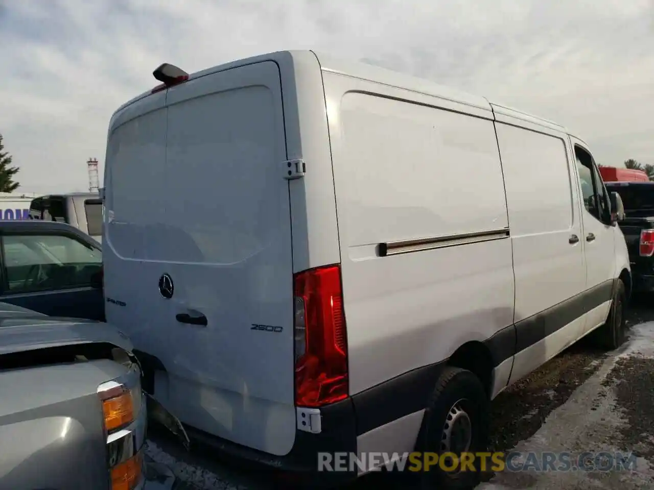 4 Фотография поврежденного автомобиля WD3PF0CD2KP047689 MERCEDES-BENZ SPRINTER 2019