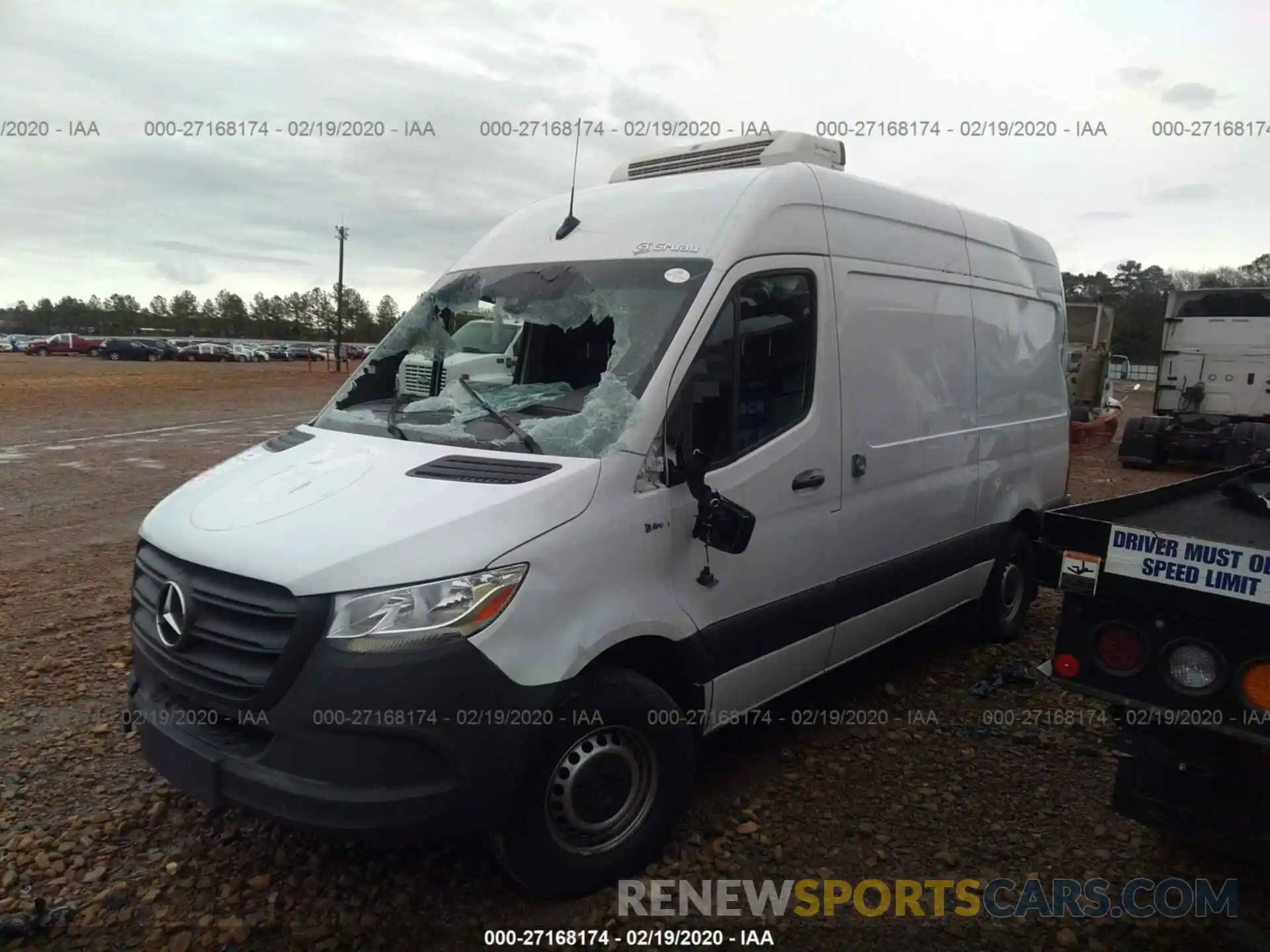 2 Фотография поврежденного автомобиля WD3PF0CD6KP078105 MERCEDES-BENZ SPRINTER 2019