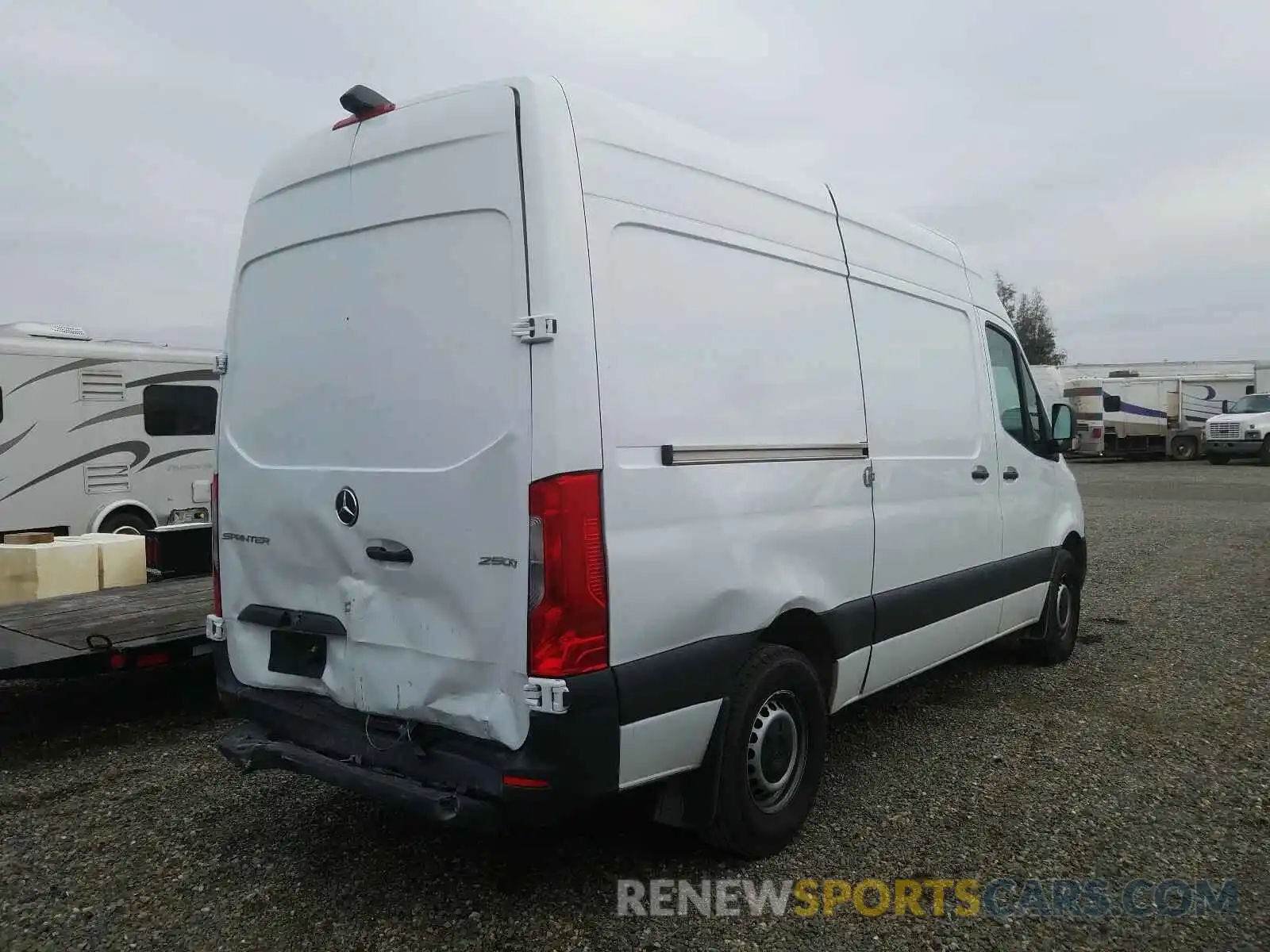 4 Фотография поврежденного автомобиля WD3PF0CD9KP057698 MERCEDES-BENZ SPRINTER 2019