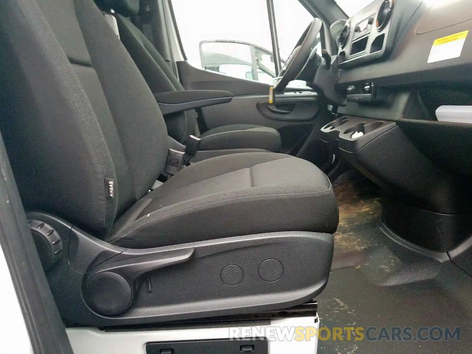 5 Photograph of a damaged car WD3PF0ED0KT005963 MERCEDES-BENZ SPRINTER 2019