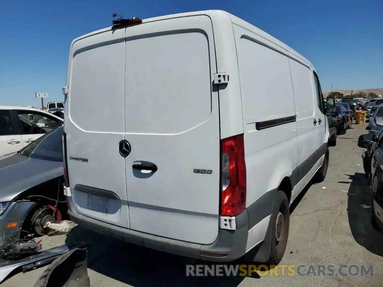 4 Фотография поврежденного автомобиля WD3PF0ED5KT003996 MERCEDES-BENZ SPRINTER 2019