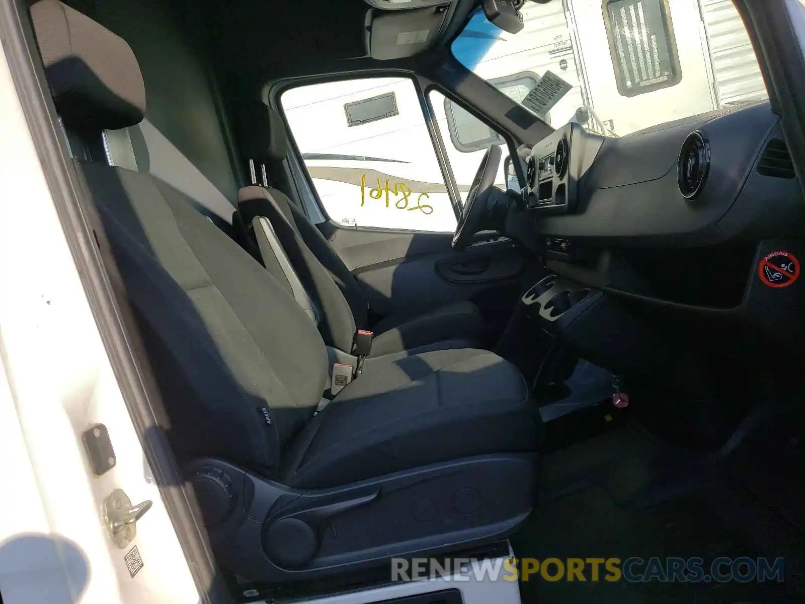 5 Photograph of a damaged car WD3PF0ED7KT006799 MERCEDES-BENZ SPRINTER 2019