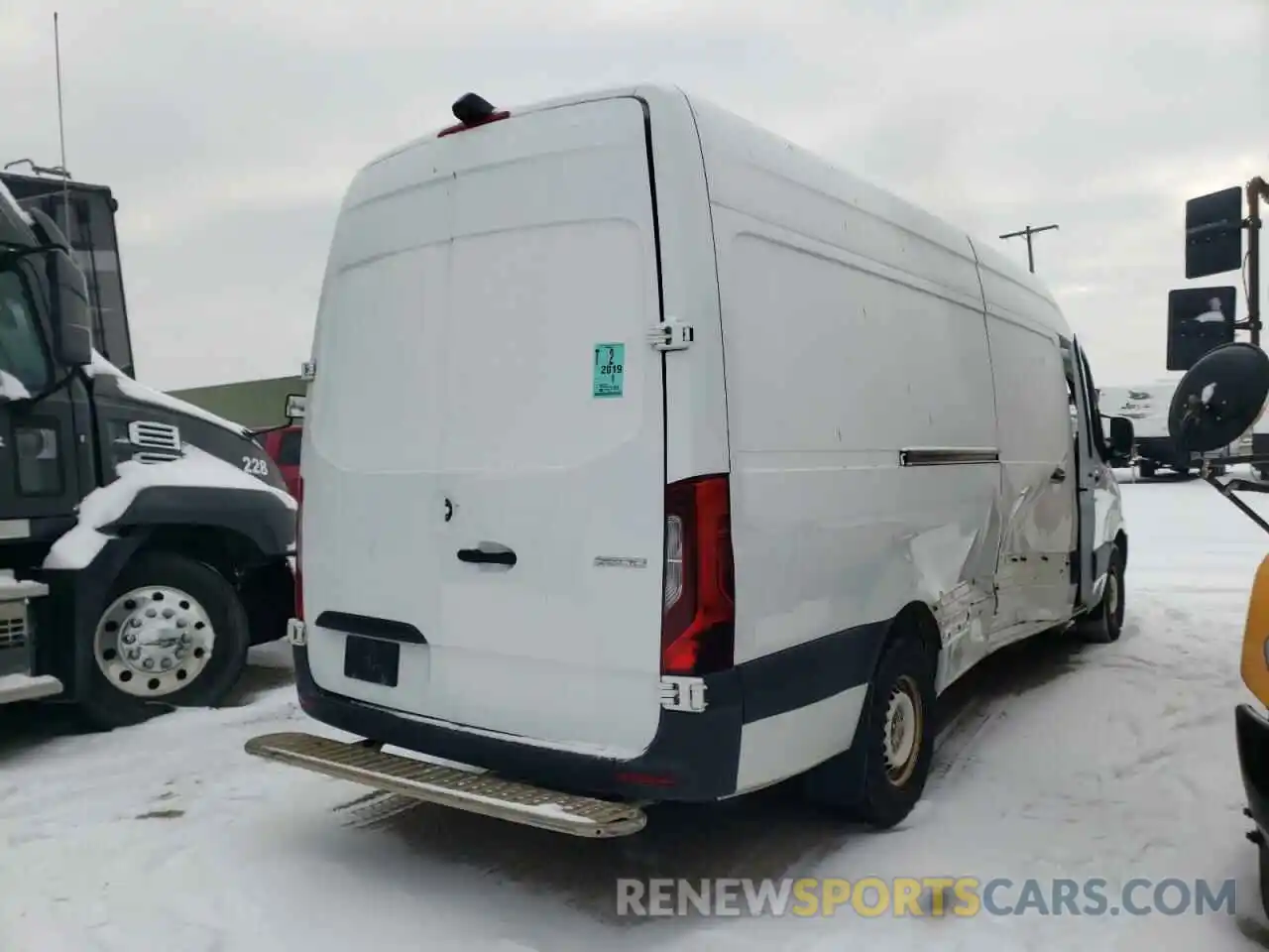 4 Фотография поврежденного автомобиля WD3PF1CD1KP155226 MERCEDES-BENZ SPRINTER 2019