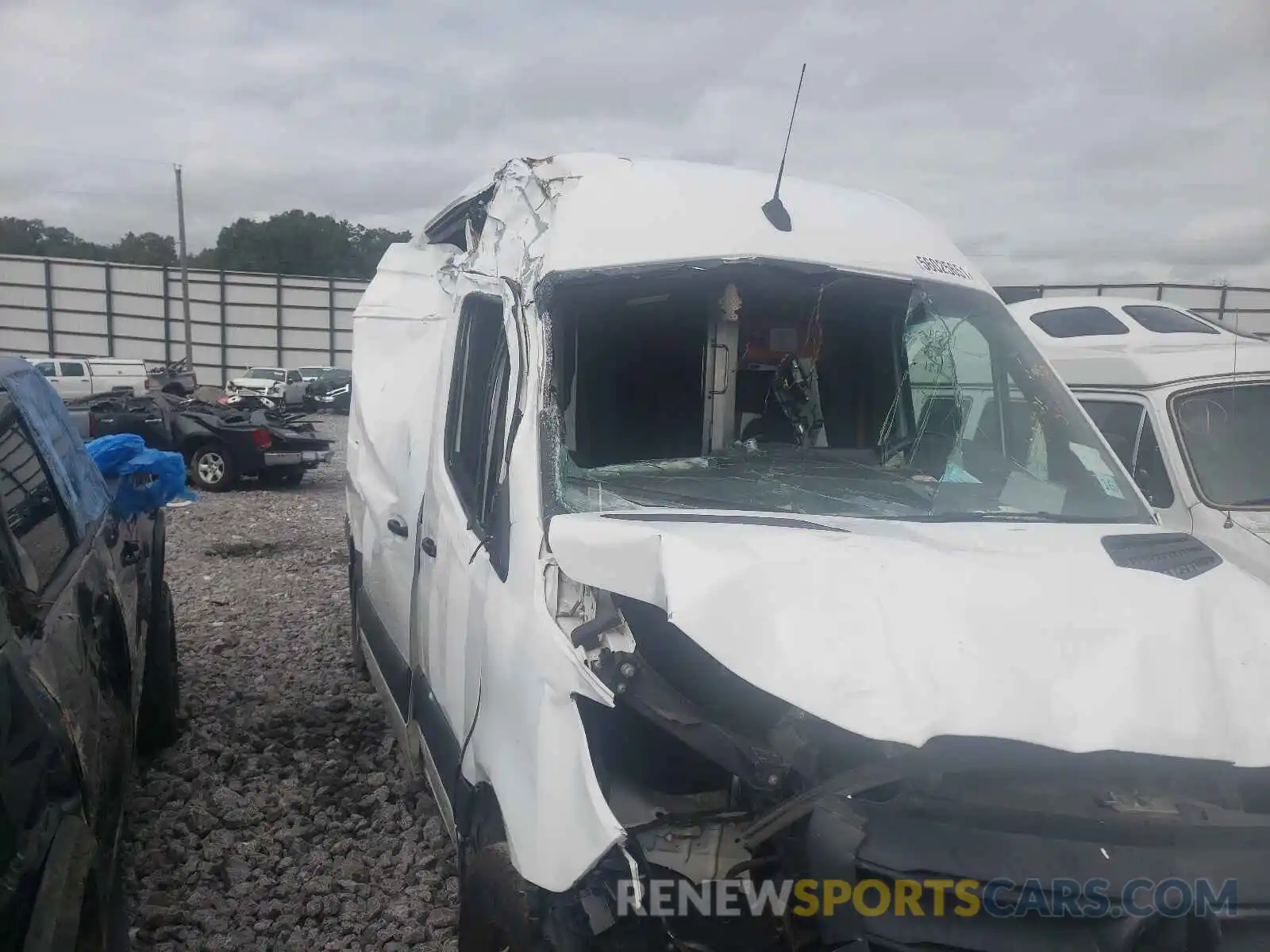 9 Photograph of a damaged car WD3PF1CD3KP067360 MERCEDES-BENZ SPRINTER 2019