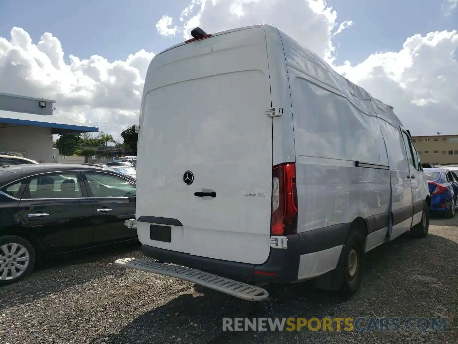 4 Photograph of a damaged car WD3PF1CD6KP101744 MERCEDES-BENZ SPRINTER 2019