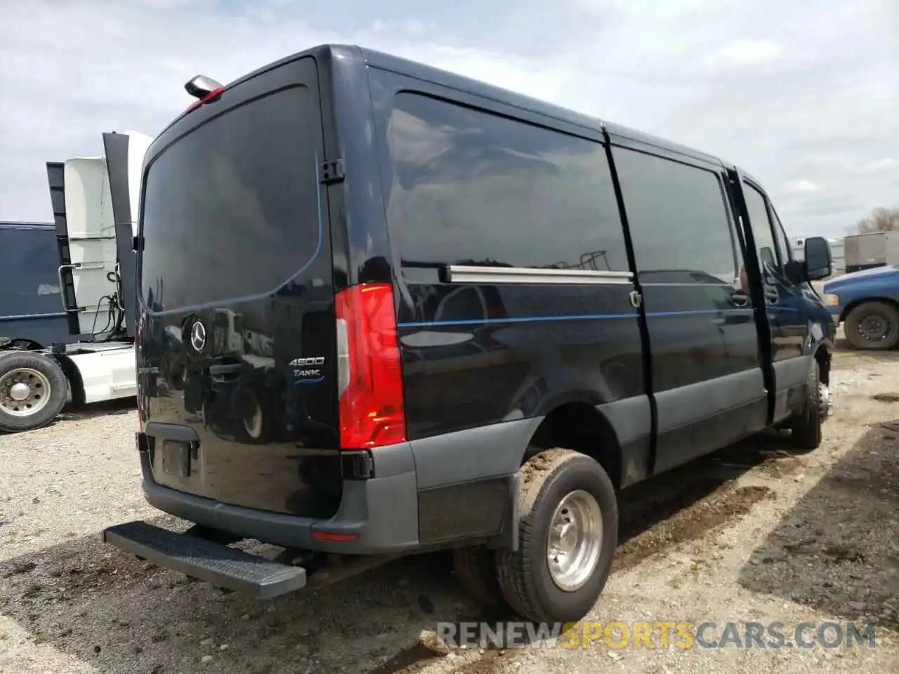 4 Photograph of a damaged car WD3PF3CD8KP031837 MERCEDES-BENZ SPRINTER 2019