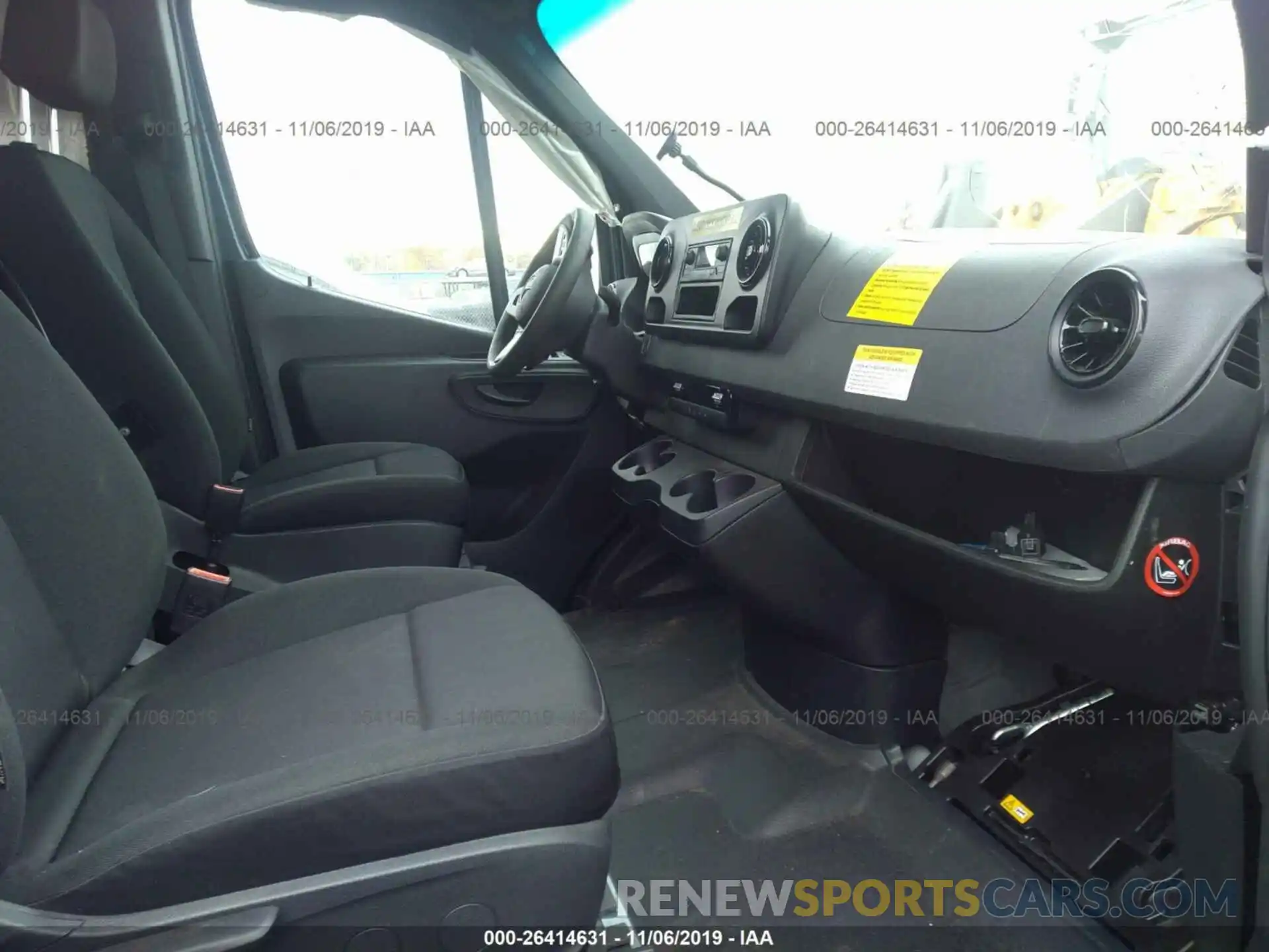 5 Photograph of a damaged car WD4PF0CD0KT004875 MERCEDES-BENZ SPRINTER 2019