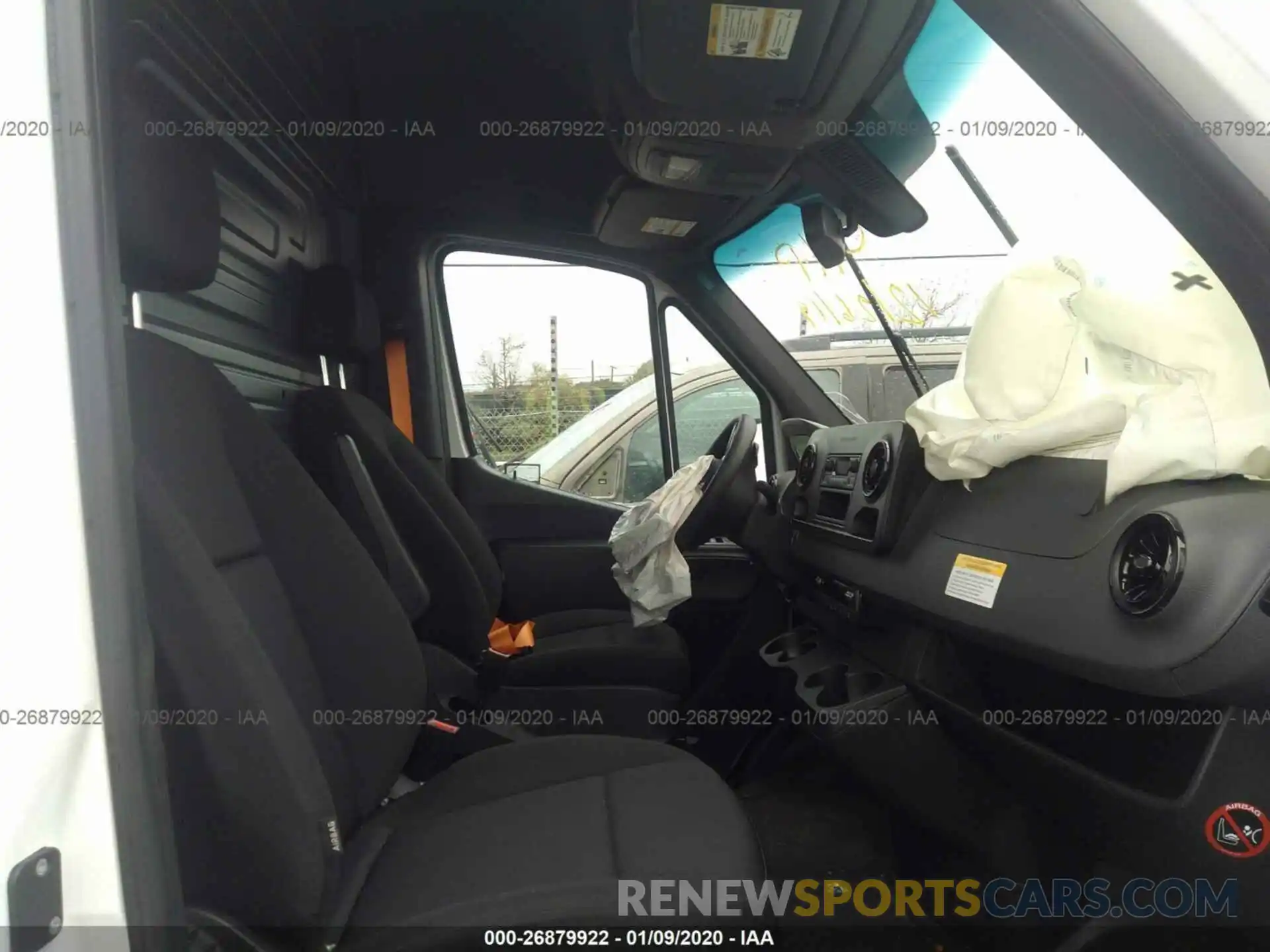 5 Photograph of a damaged car WD4PF0CD1KP042995 MERCEDES-BENZ SPRINTER 2019