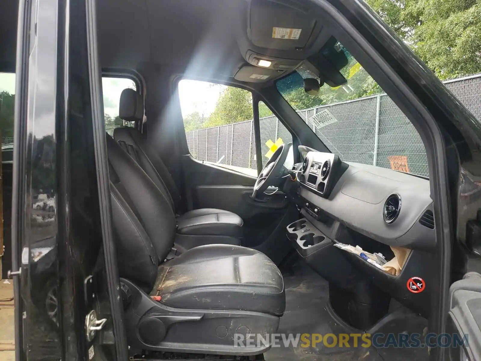 5 Photograph of a damaged car WD4PF0CD1KP090464 MERCEDES-BENZ SPRINTER 2019