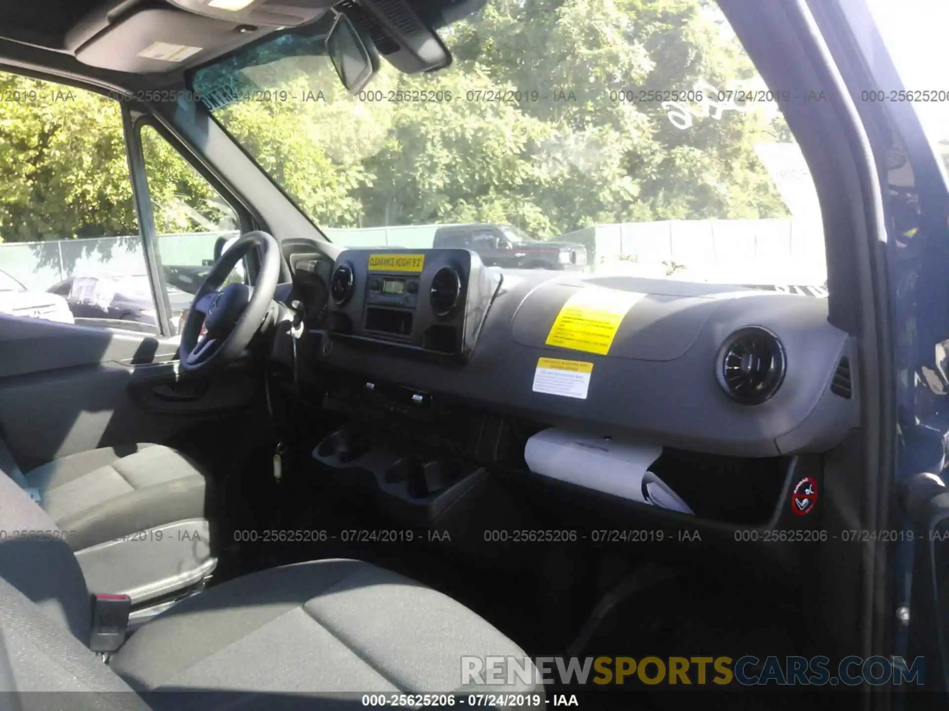 5 Photograph of a damaged car WD4PF0CD1KT004853 MERCEDES-BENZ SPRINTER 2019