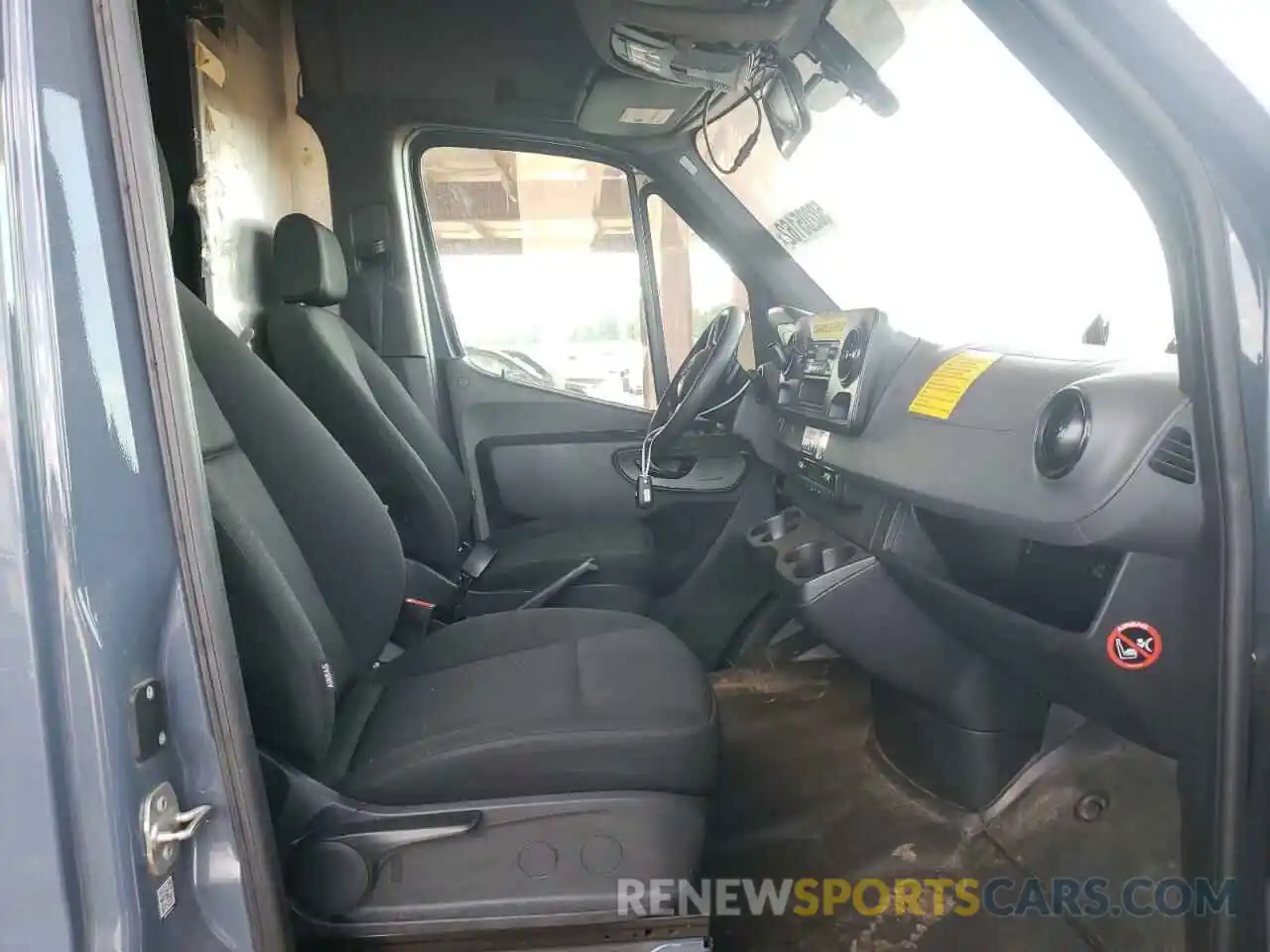 5 Photograph of a damaged car WD4PF0CD2KP040656 MERCEDES-BENZ SPRINTER 2019