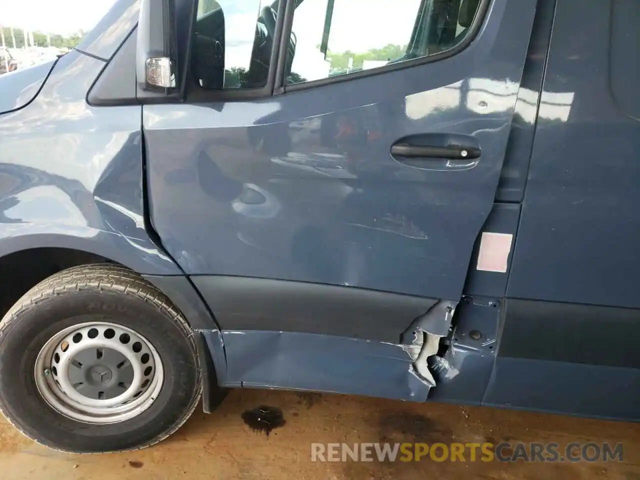 9 Photograph of a damaged car WD4PF0CD2KP040656 MERCEDES-BENZ SPRINTER 2019