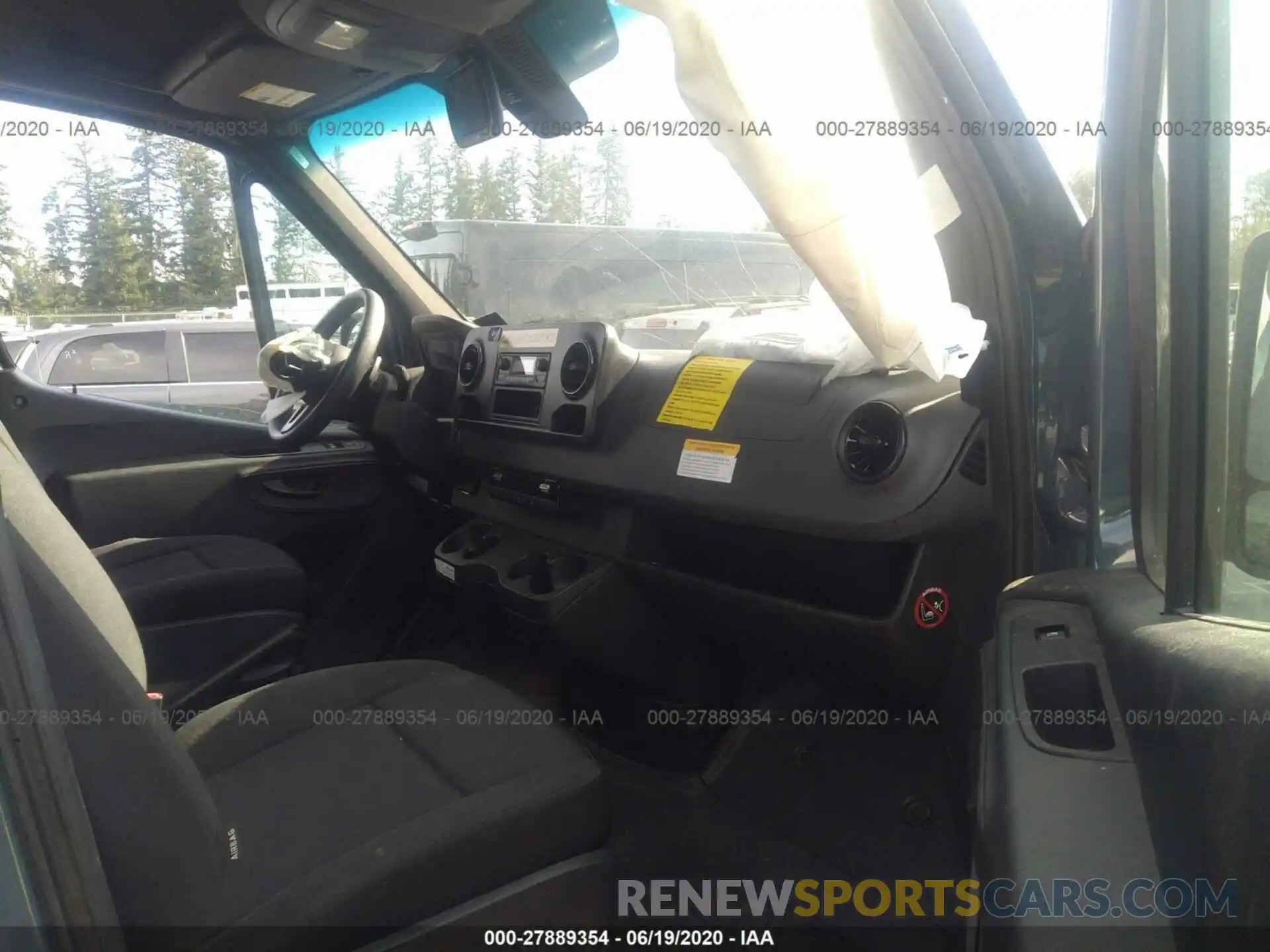 5 Photograph of a damaged car WD4PF0CD2KP041323 MERCEDES-BENZ SPRINTER 2019