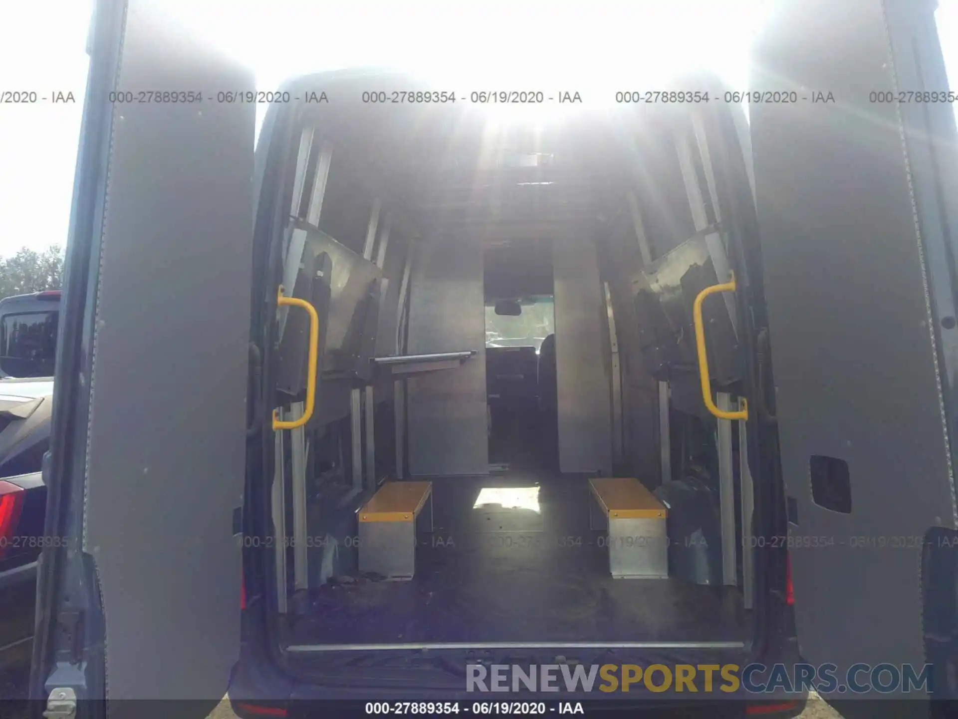 8 Photograph of a damaged car WD4PF0CD2KP041323 MERCEDES-BENZ SPRINTER 2019