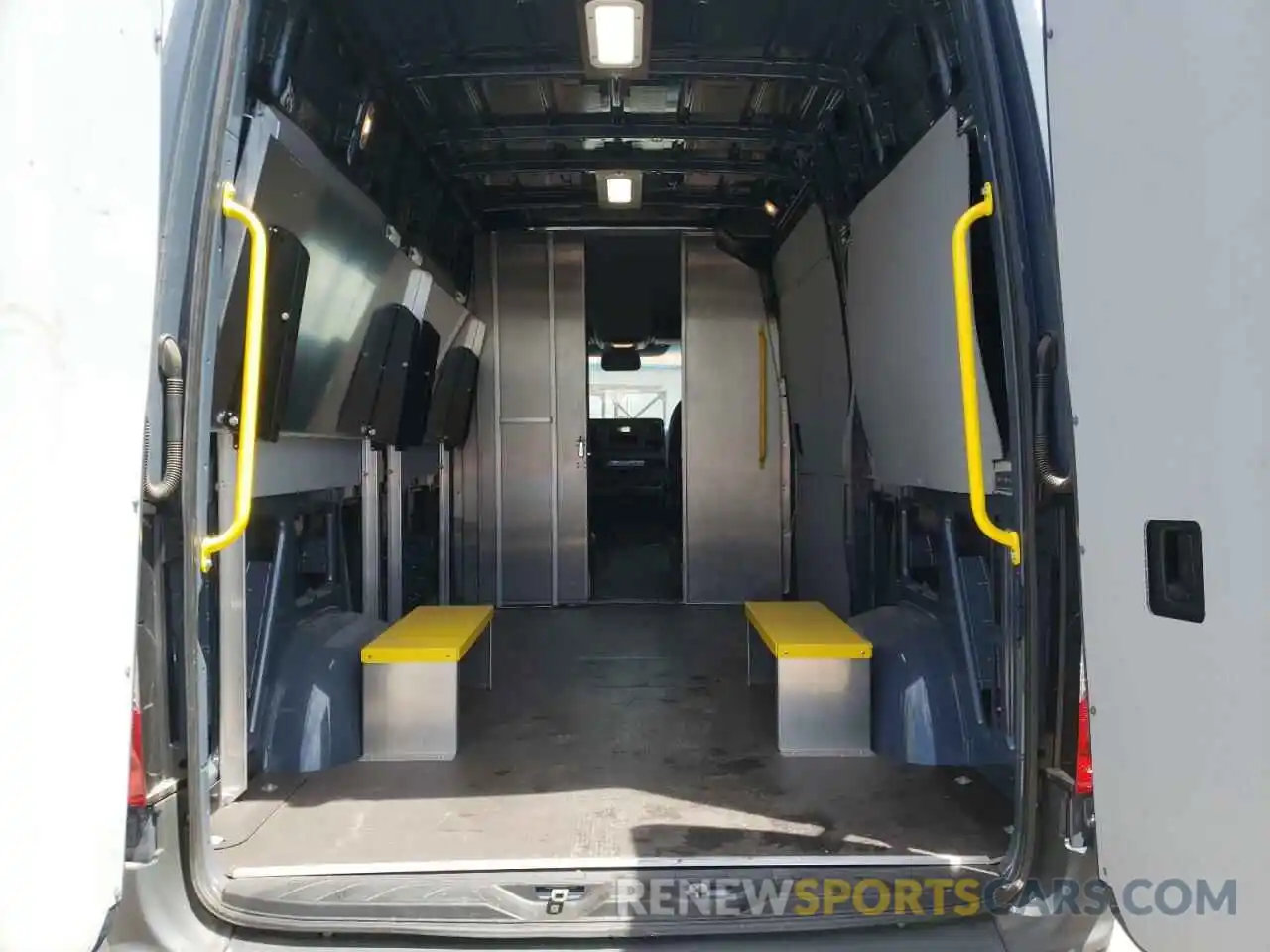 9 Photograph of a damaged car WD4PF0CD3KP043713 MERCEDES-BENZ SPRINTER 2019