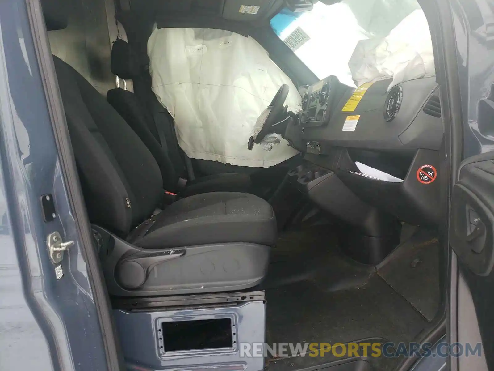 5 Photograph of a damaged car WD4PF0CD3KT004112 MERCEDES-BENZ SPRINTER 2019