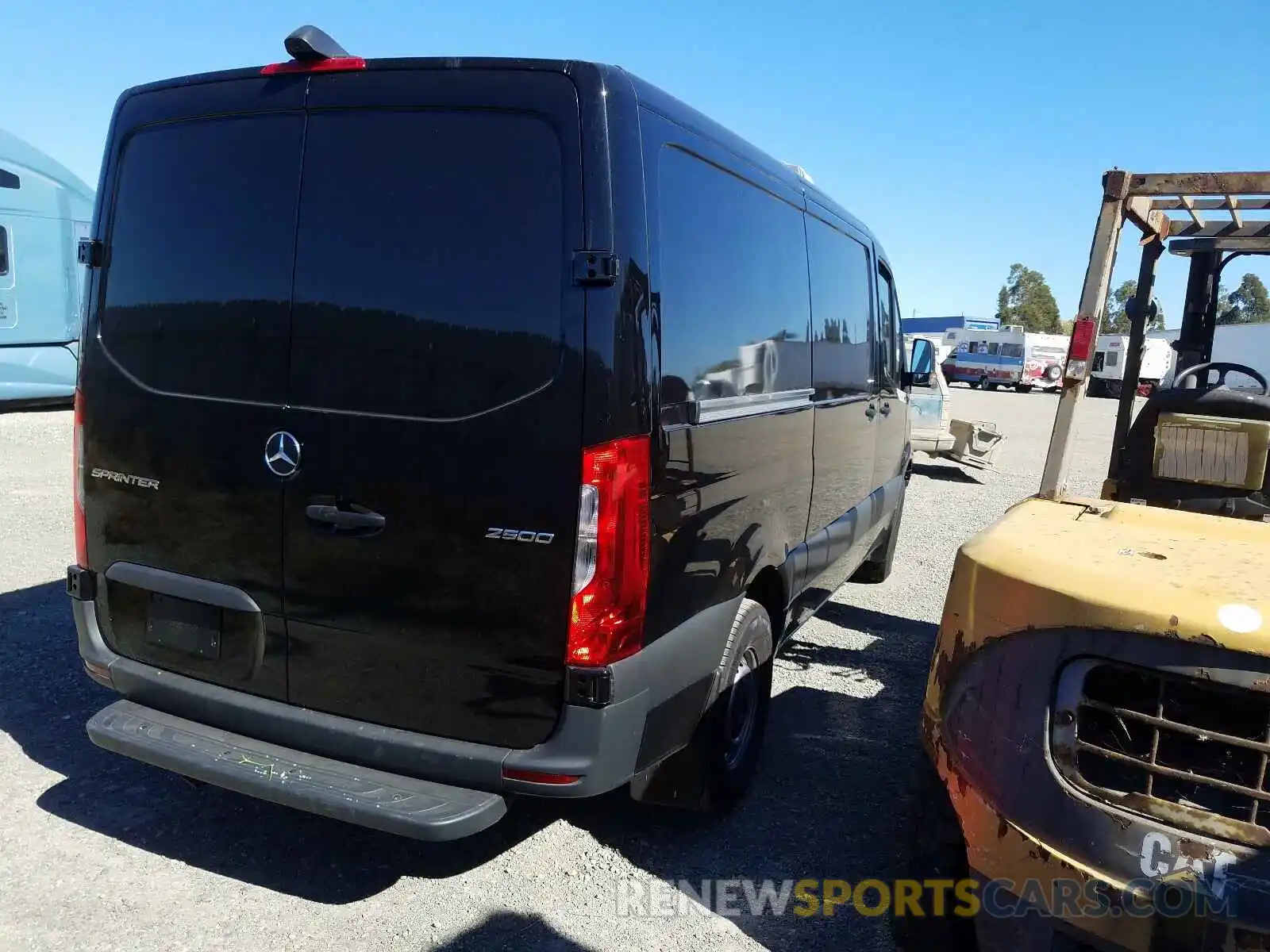 4 Фотография поврежденного автомобиля WD4PF0CD4KP162645 MERCEDES-BENZ SPRINTER 2019