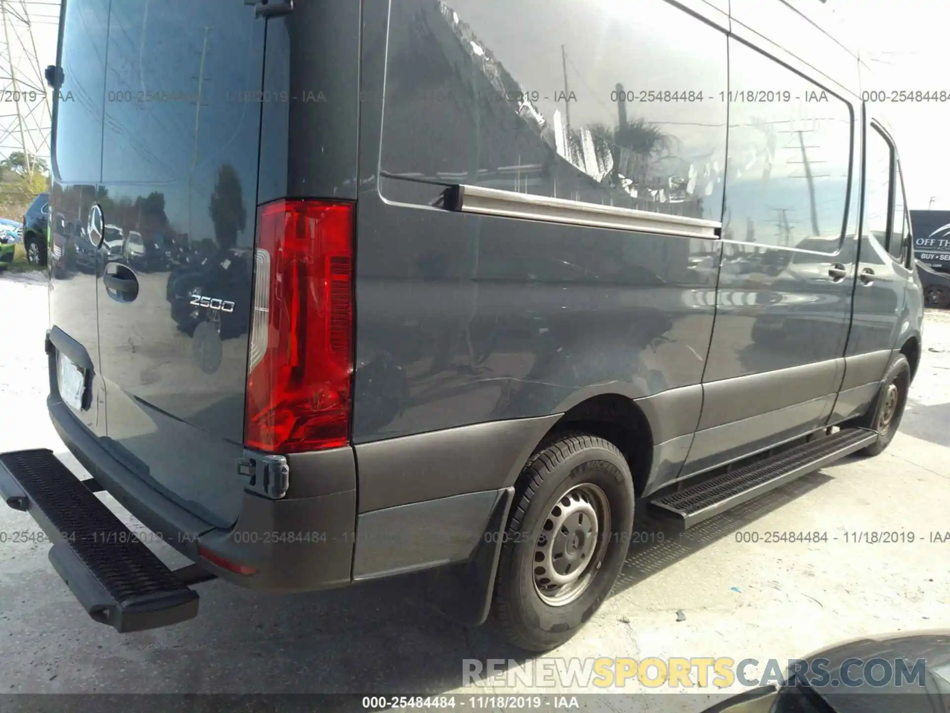 4 Photograph of a damaged car WD4PF0CD7KP067335 MERCEDES-BENZ SPRINTER 2019