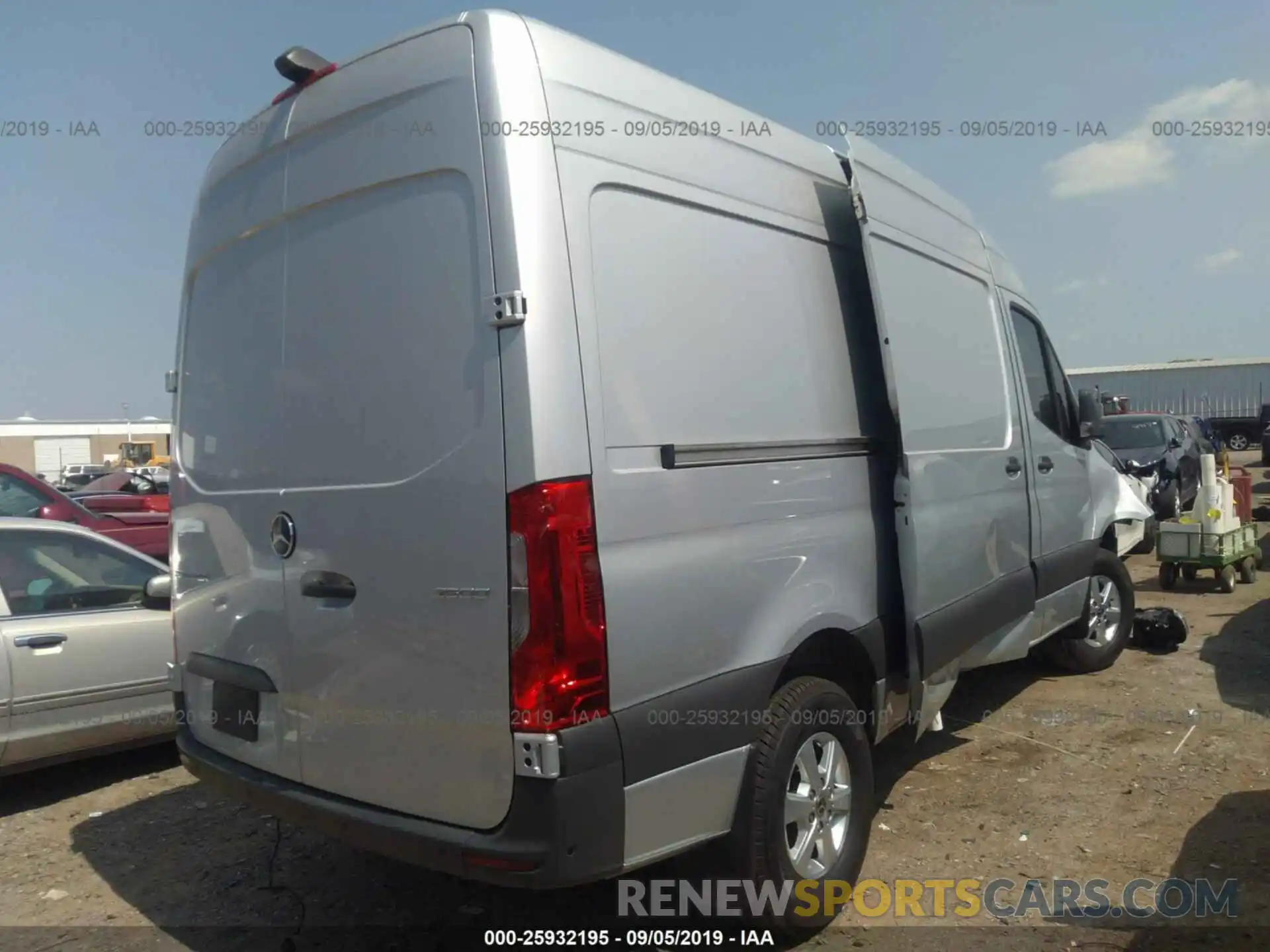 4 Фотография поврежденного автомобиля WD4PF0CD8KP078408 MERCEDES-BENZ SPRINTER 2019