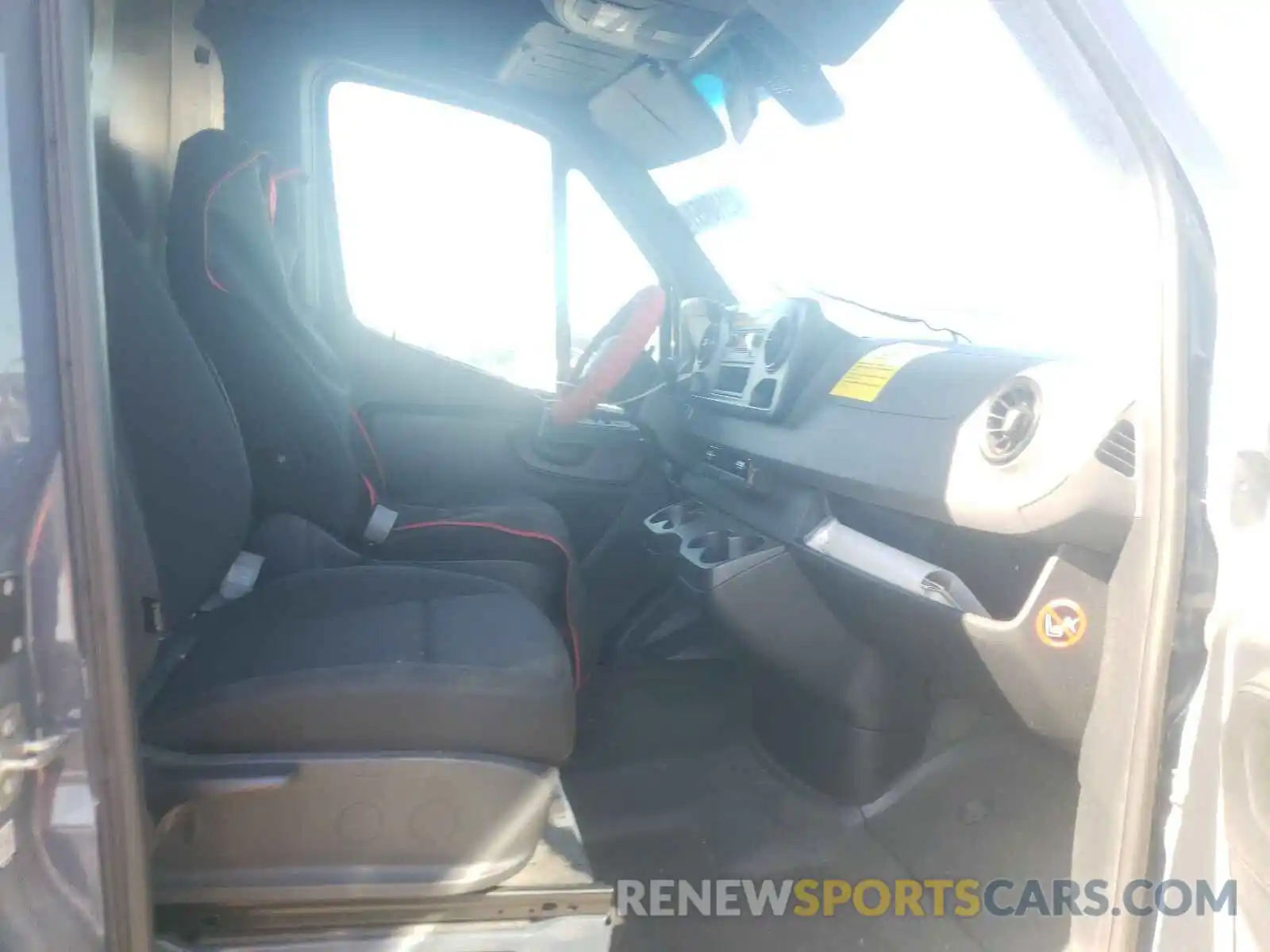 5 Photograph of a damaged car WD4PF0CD9KP030559 MERCEDES-BENZ SPRINTER 2019