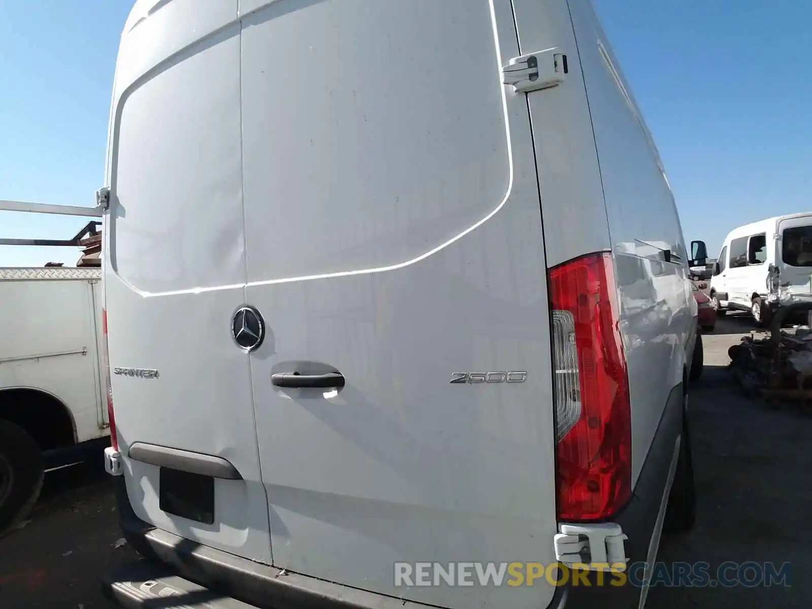 4 Фотография поврежденного автомобиля WD4PF1CD0KT008012 MERCEDES-BENZ SPRINTER 2019