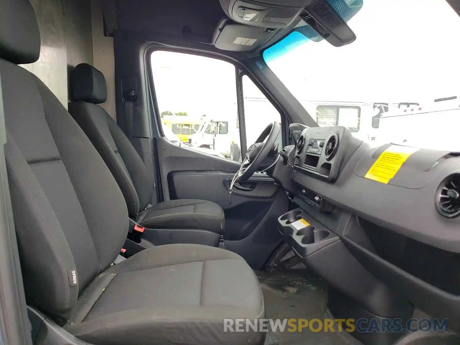 5 Фотография поврежденного автомобиля WD4PF1CD1KP137675 MERCEDES-BENZ SPRINTER 2019