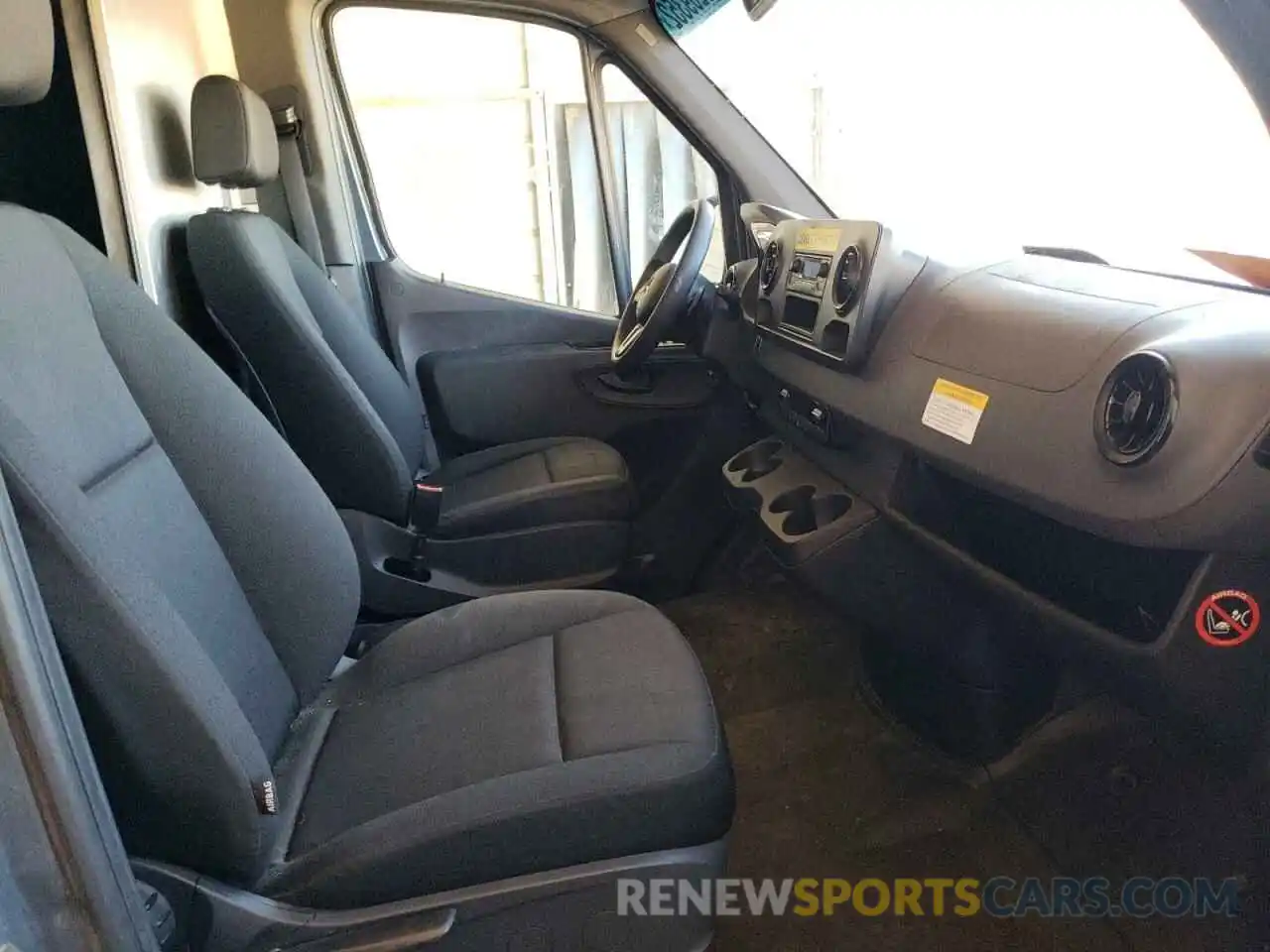 5 Photograph of a damaged car WD4PF1CD1KP138261 MERCEDES-BENZ SPRINTER 2019