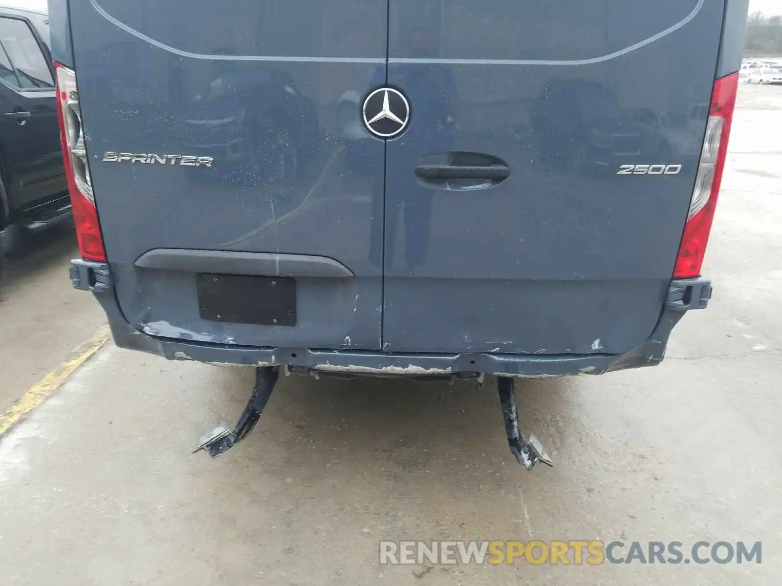 9 Photograph of a damaged car WD4PF1CD2KP124661 MERCEDES-BENZ SPRINTER 2019