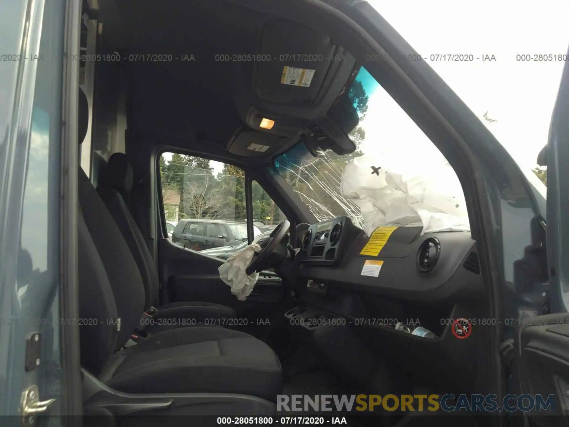 5 Photograph of a damaged car WD4PF1CD2KP137037 MERCEDES-BENZ SPRINTER 2019