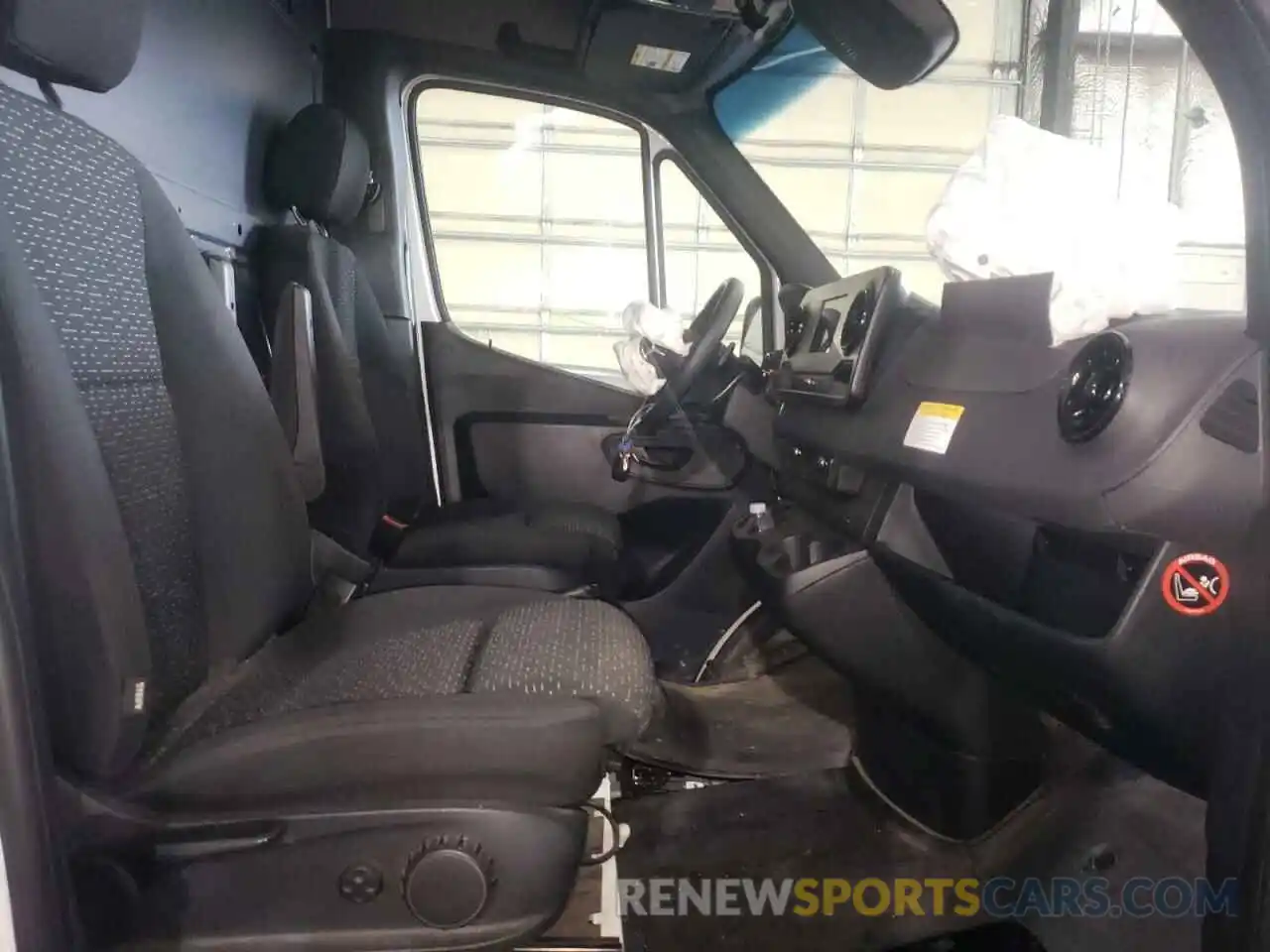 5 Photograph of a damaged car WD4PF1CD2KT000929 MERCEDES-BENZ SPRINTER 2019