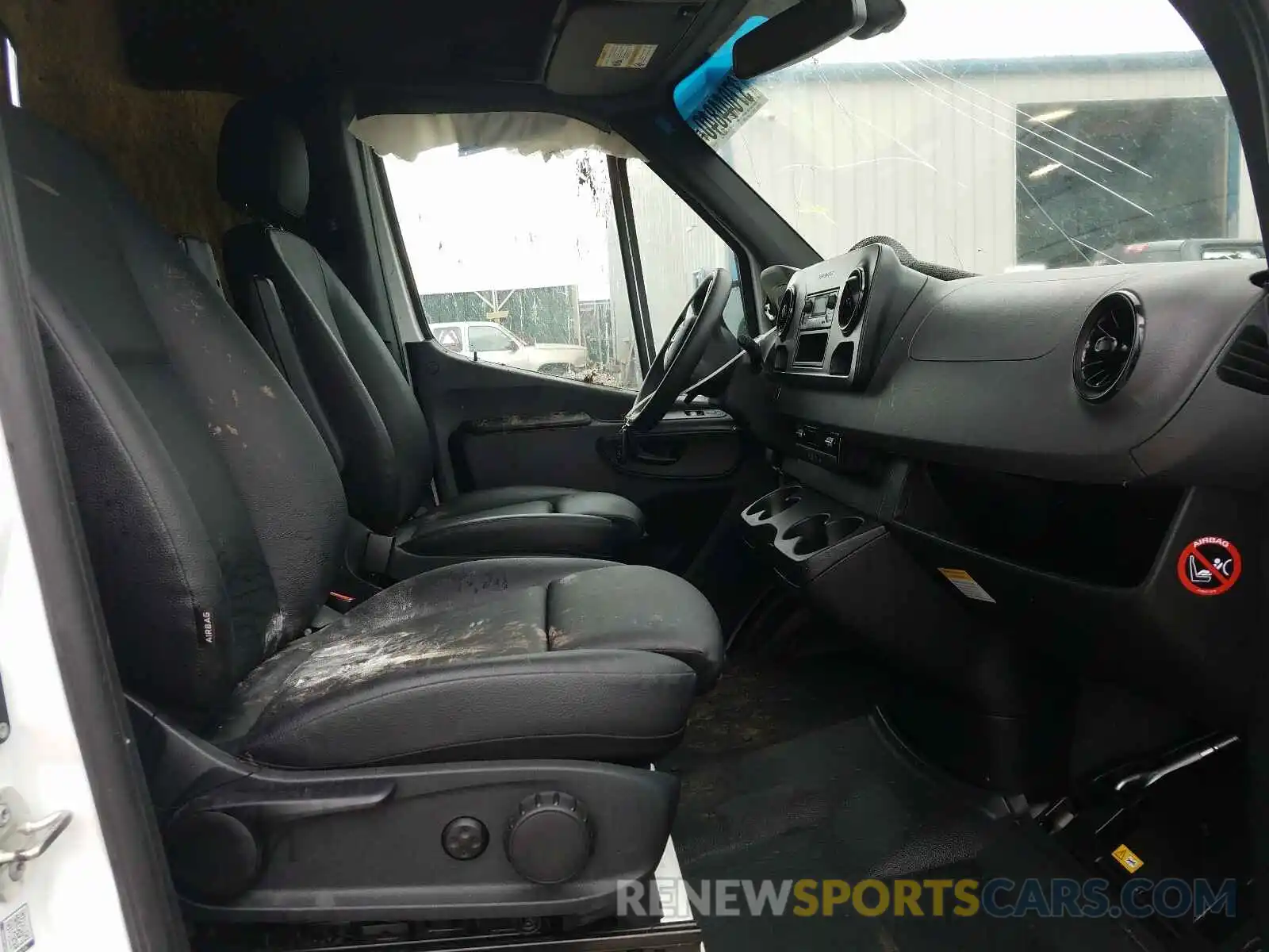 5 Photograph of a damaged car WD4PF1CD5KT007759 MERCEDES-BENZ SPRINTER 2019