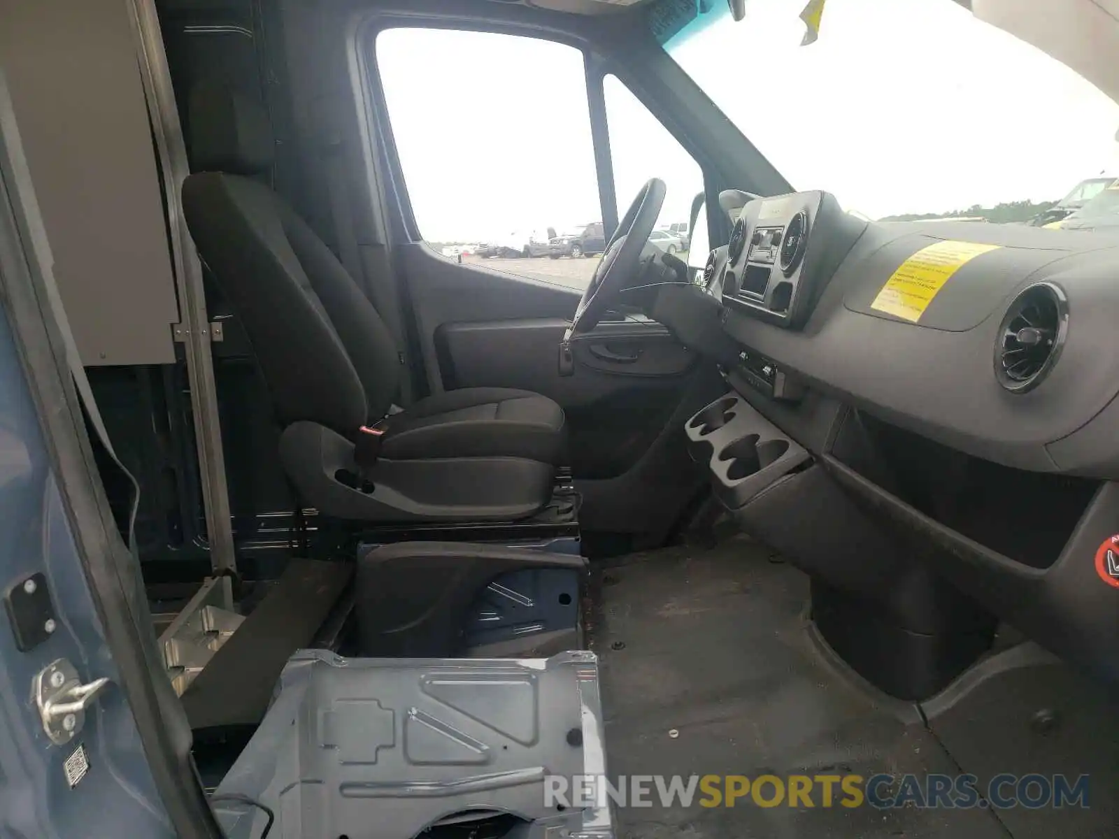 5 Photograph of a damaged car WD4PF1CD9KP121384 MERCEDES-BENZ SPRINTER 2019