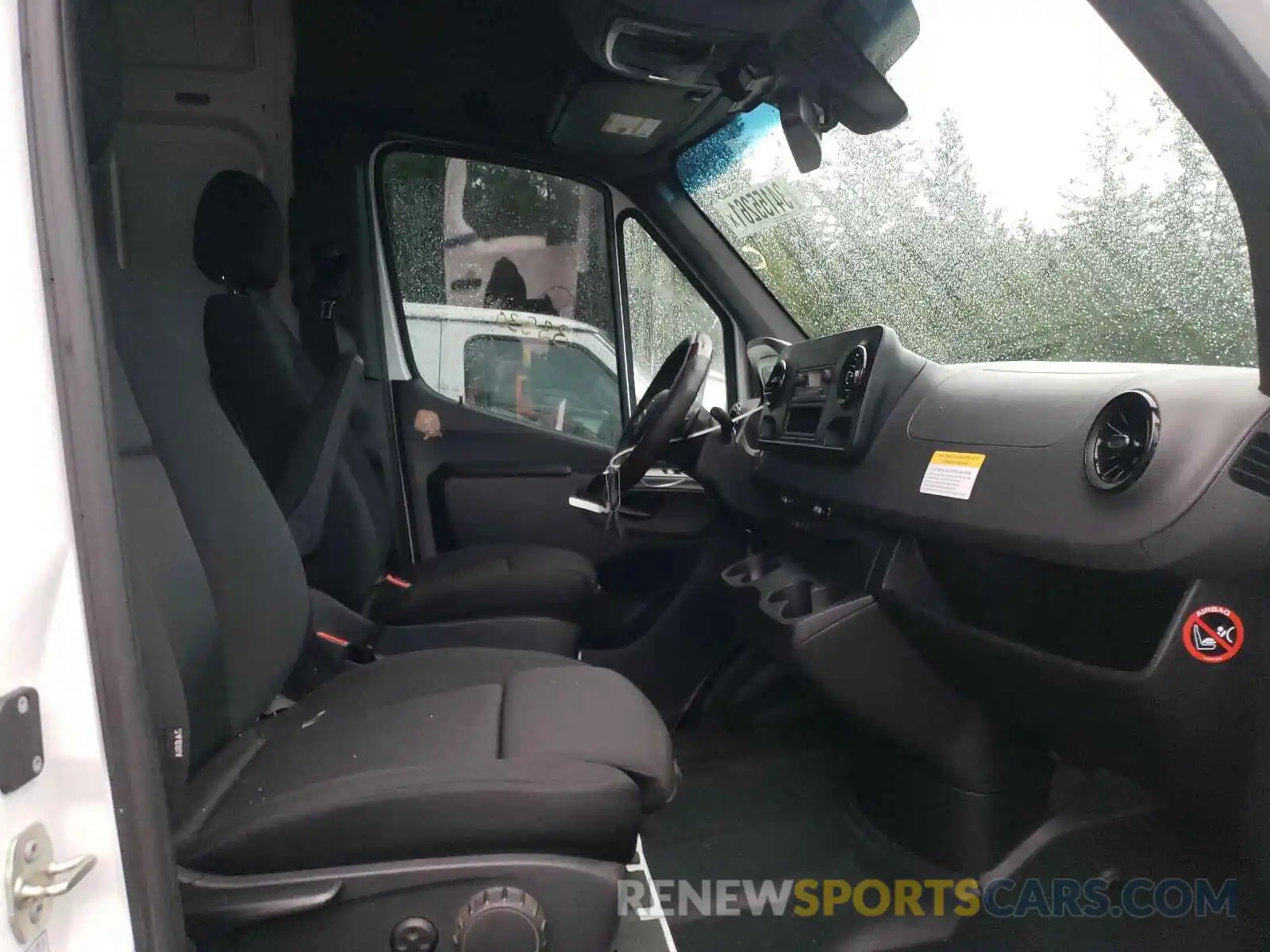 5 Photograph of a damaged car WD4PF1ED3KT008356 MERCEDES-BENZ SPRINTER 2019