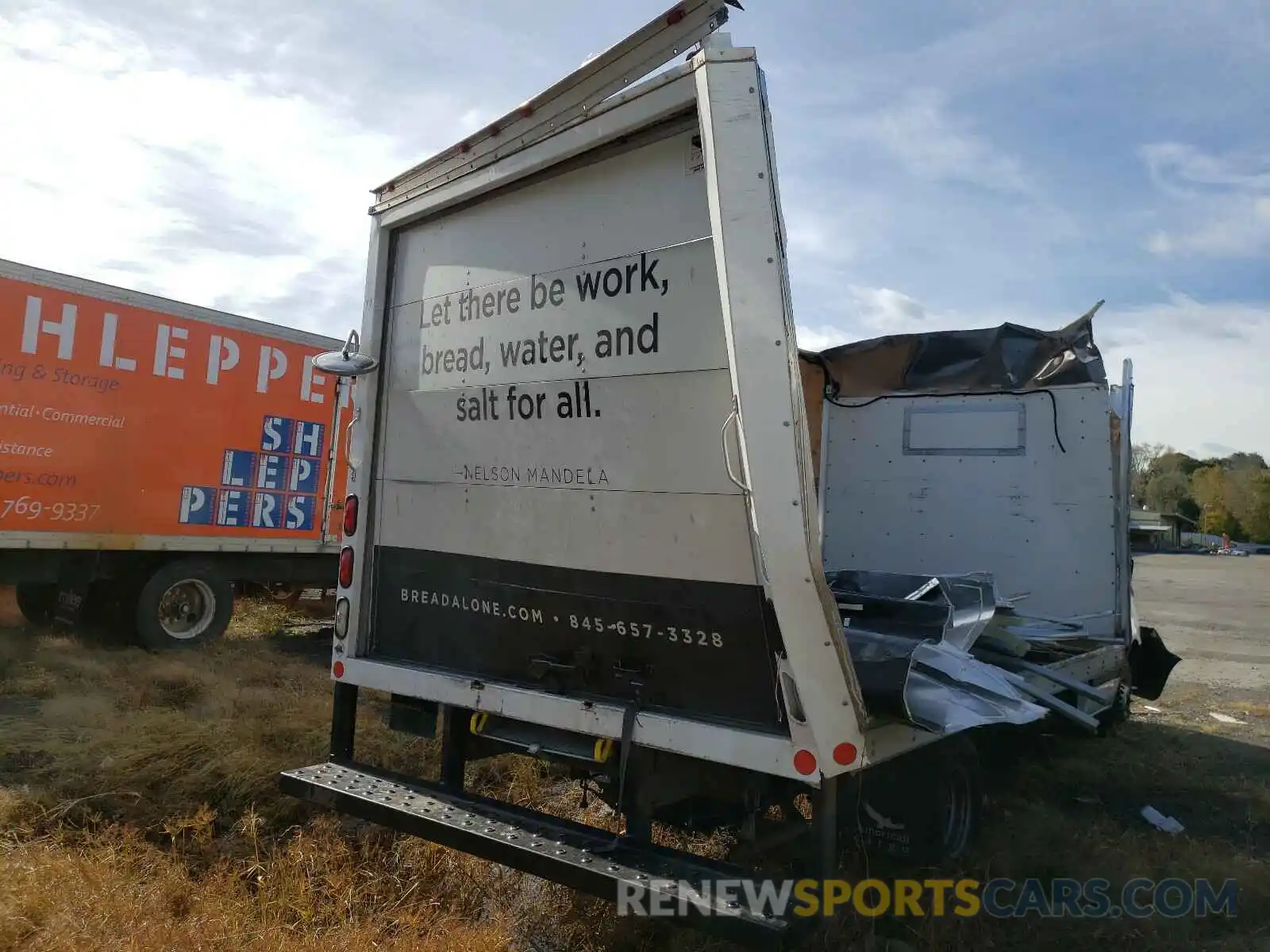 4 Photograph of a damaged car WDAPF4CD1KN015974 MERCEDES-BENZ SPRINTER 2019