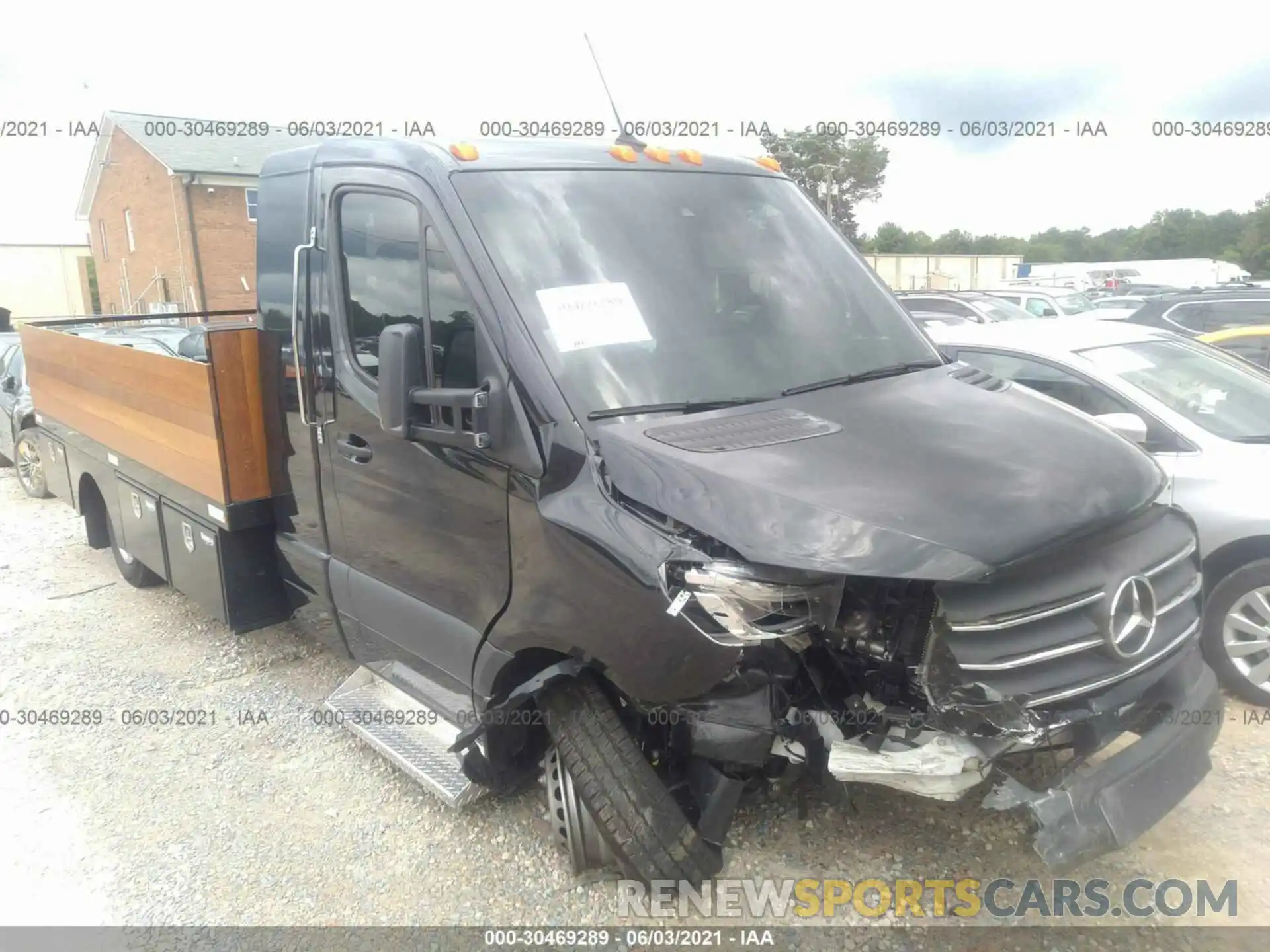 1 Photograph of a damaged car WDAPF4CD1KN018017 MERCEDES-BENZ SPRINTER 2019