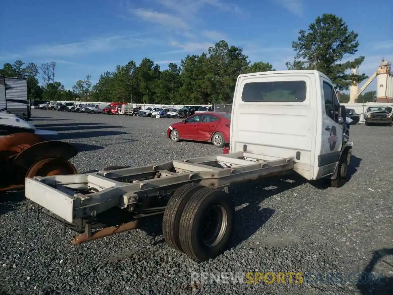 4 Photograph of a damaged car WDAPF4CD1KN022472 MERCEDES-BENZ SPRINTER 2019