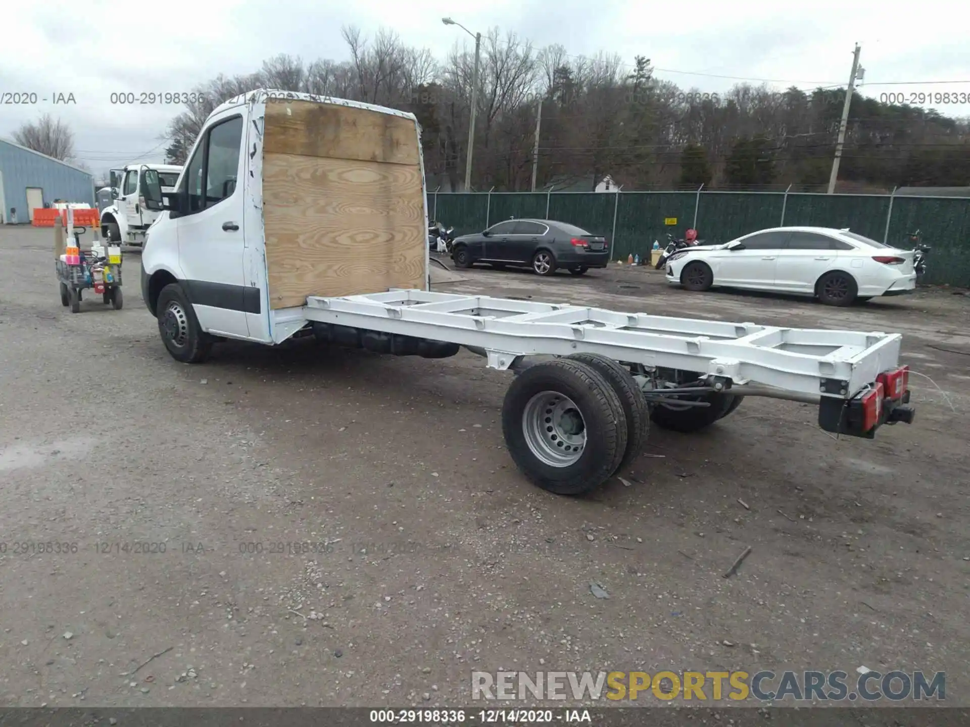 3 Фотография поврежденного автомобиля WDAPF4CD2KN013795 MERCEDES-BENZ SPRINTER 2019